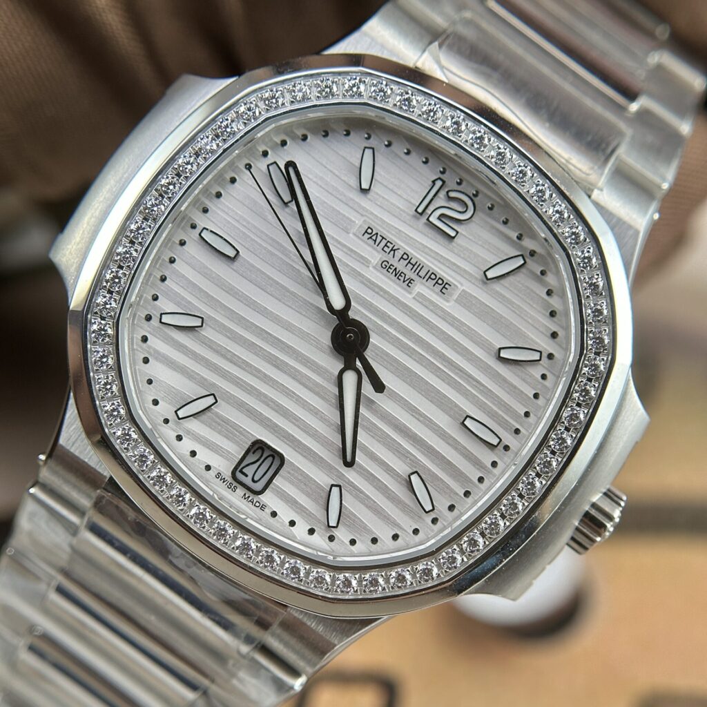 Đồng Hồ Patek Philippe Nautilus 7118 Replica 11 Nữ Đính Đá Mặt Trắng (1)