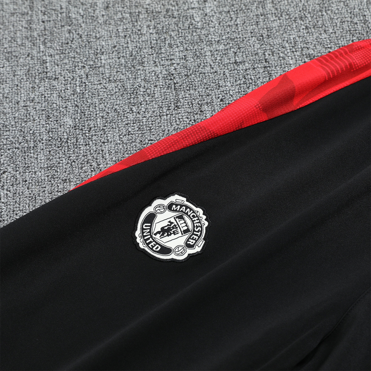 foot-Manchester United 24-25 Pre-Match Home Traning Hoodie Set - Red Top and Black Pants