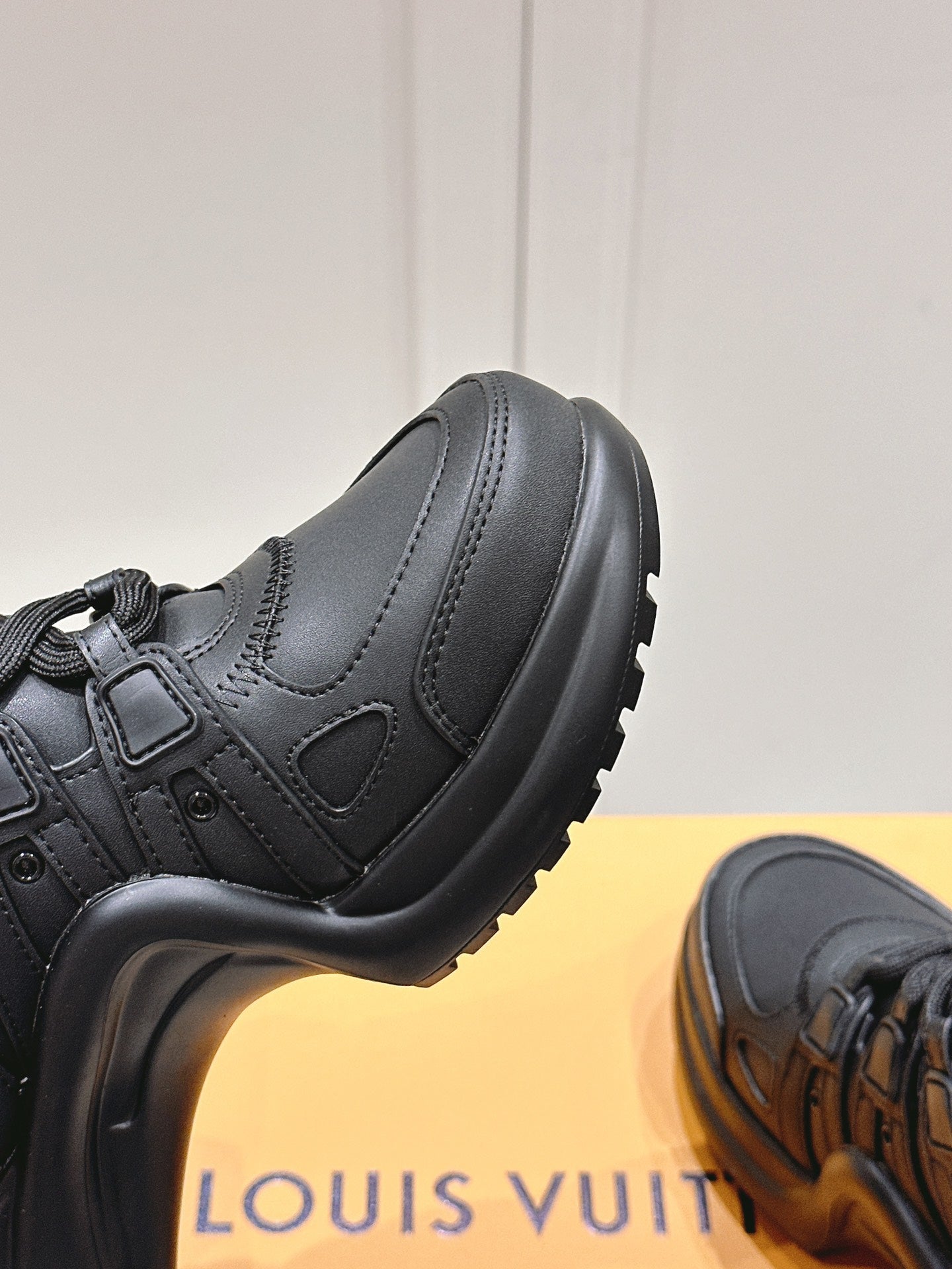 LV BARRACUDA SNEAKER IN BLACK CALFSKIN、mysite、Cacoeks