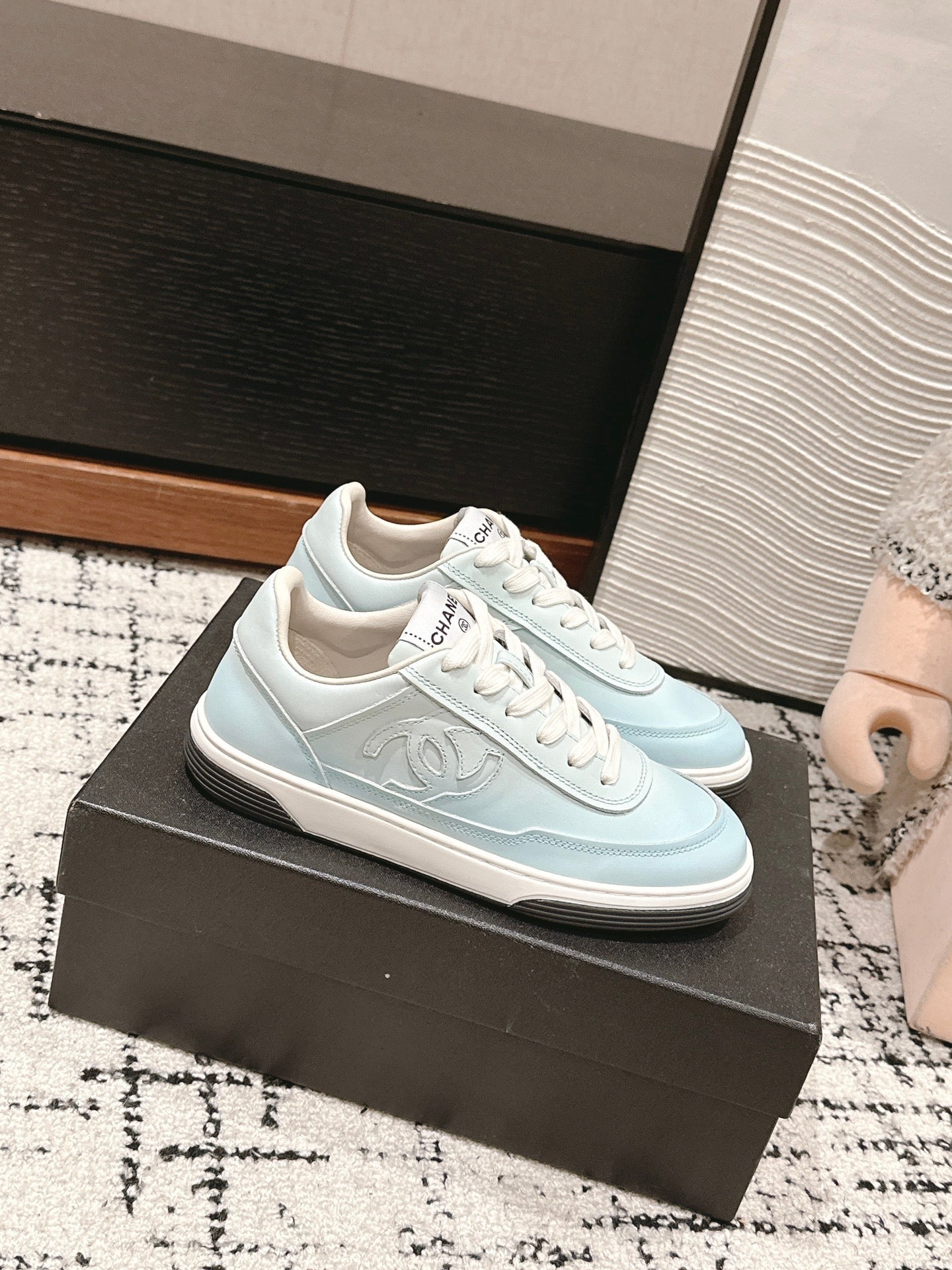 SNEAKER IN BLUE PASTEL HAND-POLISHED CALFSKIN 977829、mysite、Cacoeks