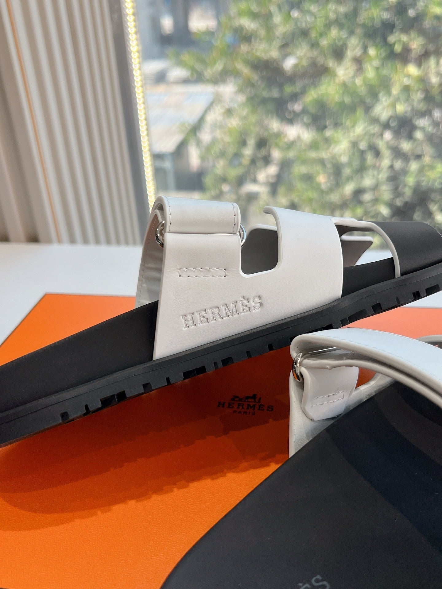 CHYPRE SANDAL IN WHITE MIX BLACK CALFSKIN、mysite、Cacoeks