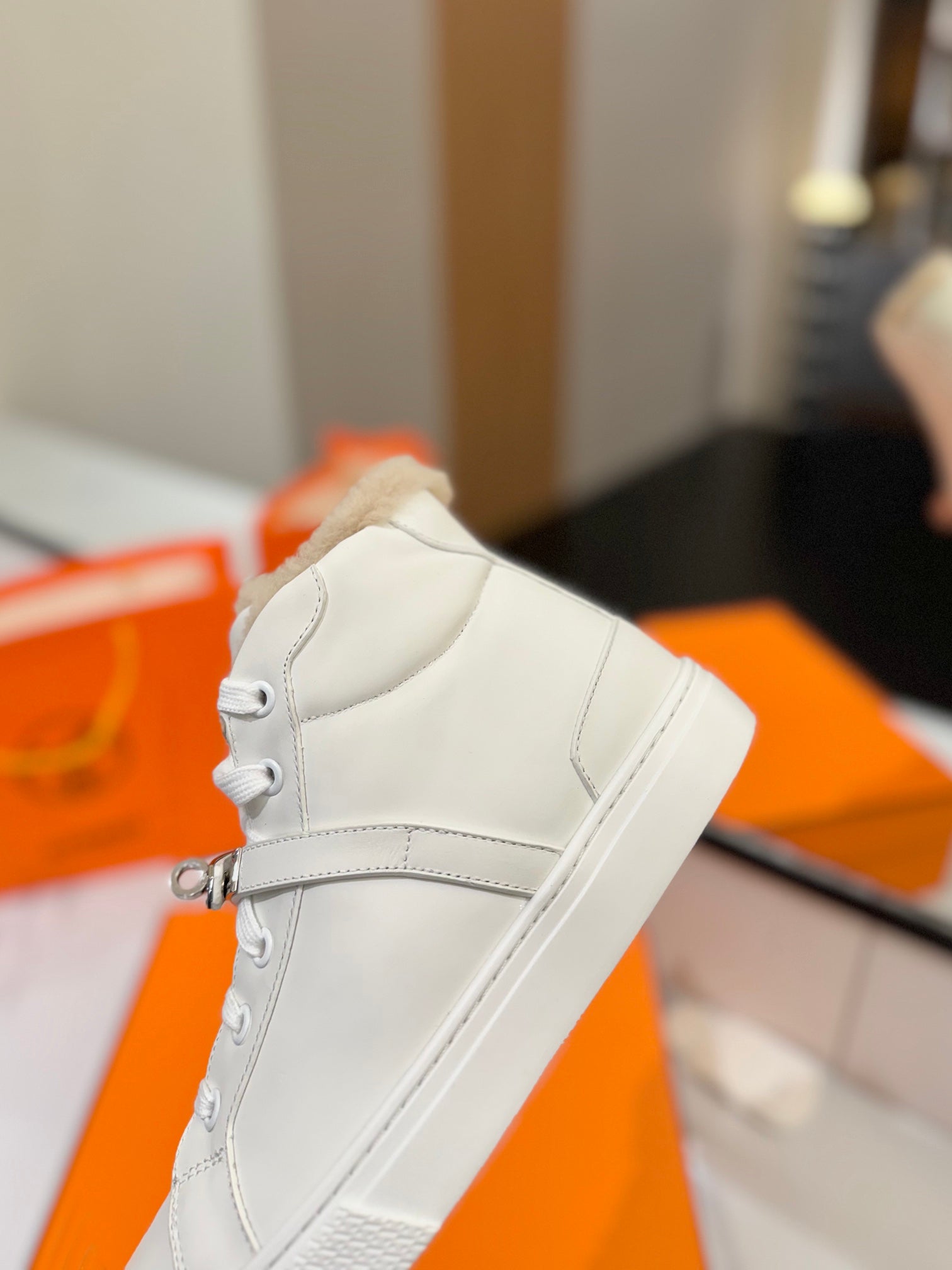 CHEALSEA BOOTS IN WHITE CALFSKIN AND FLEECE LINING、mysite、Cacoeks