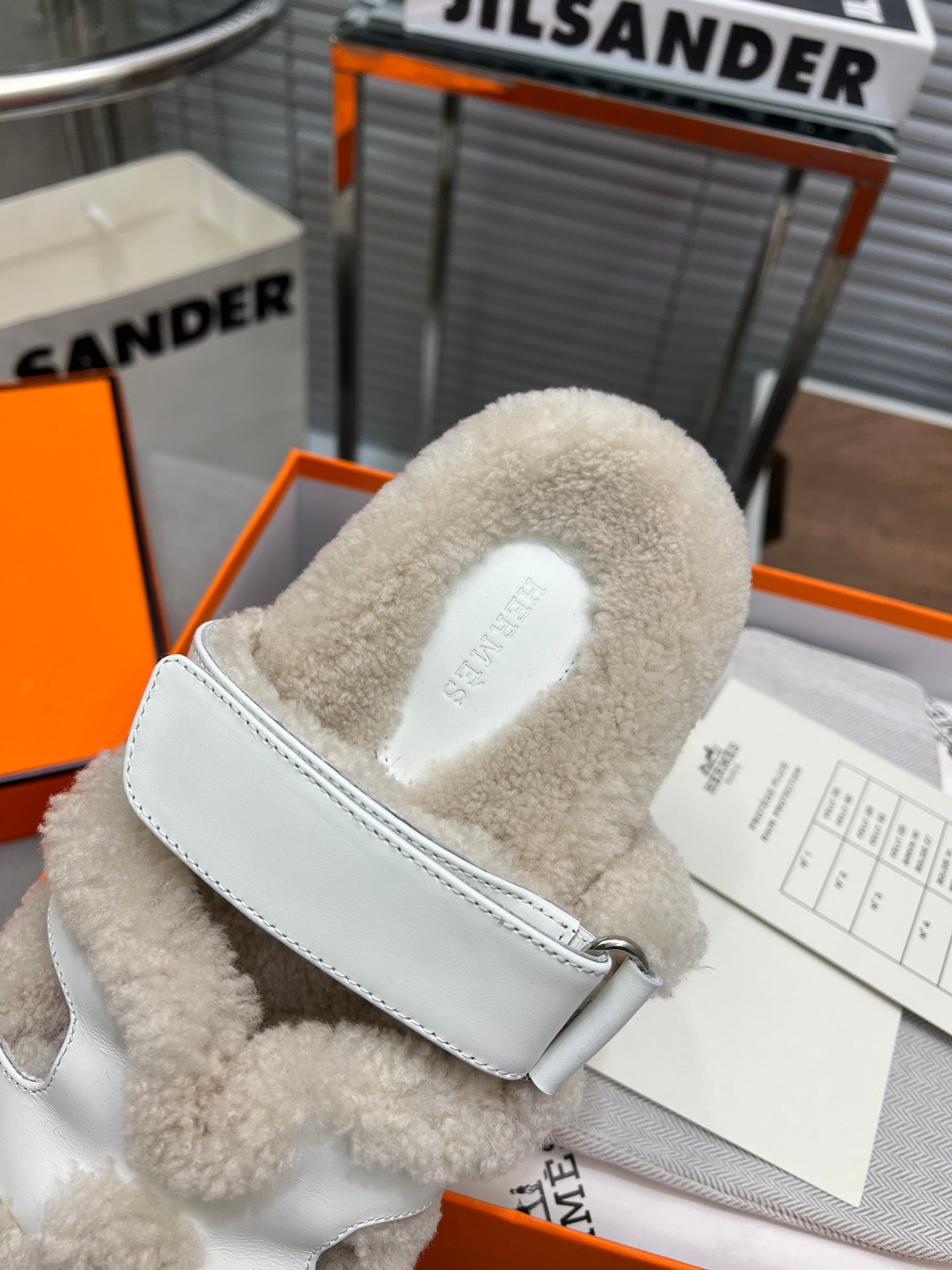CHYPRE SLIPPERS IN BEIGE LAMB WOOL AND WHITE CALFSKIN、mysite、Cacoeks