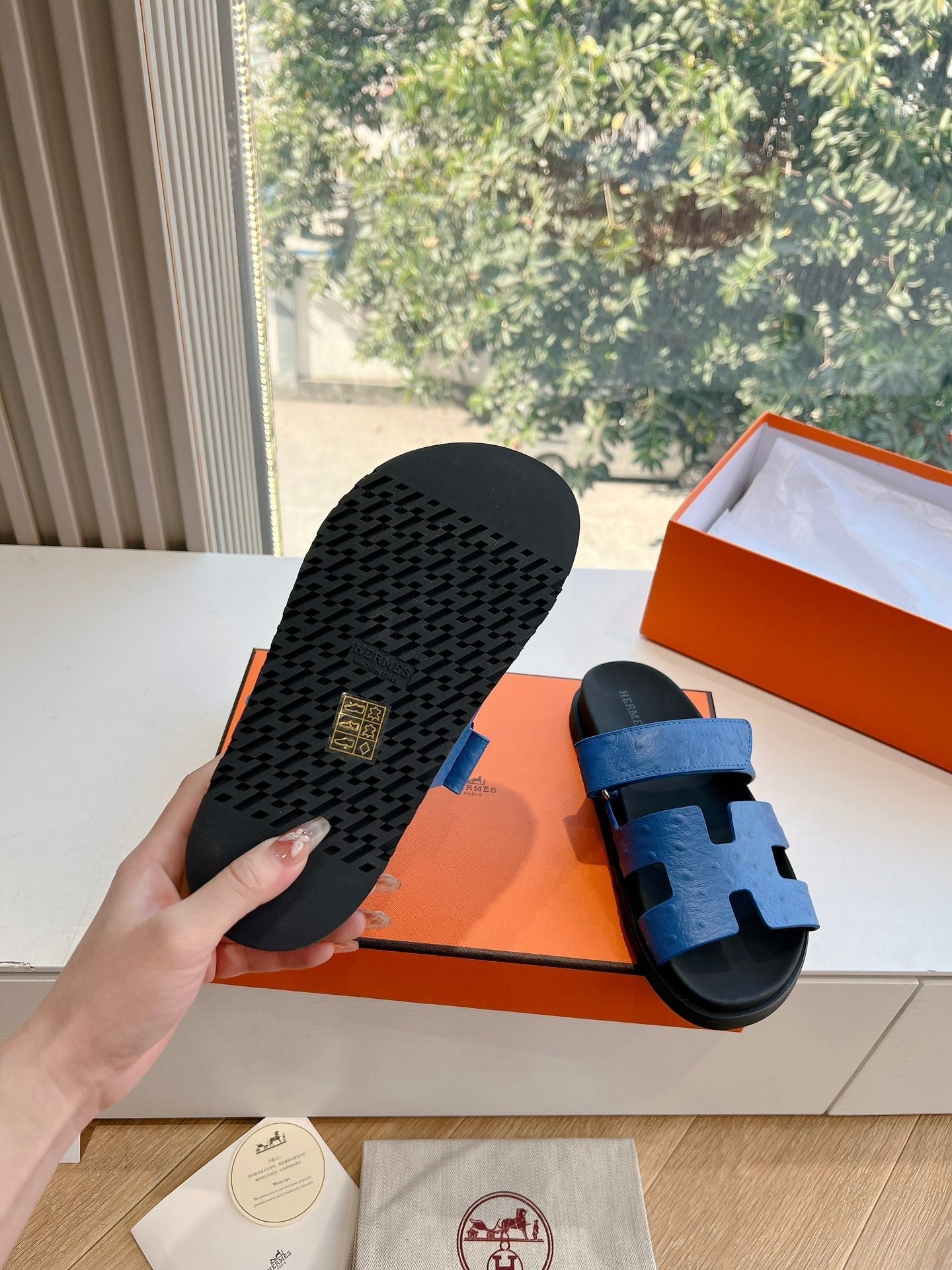 CHYPRE SANDAL IN COBALT BLUE GRAINED CALFSKIN、mysite、Cacoeks