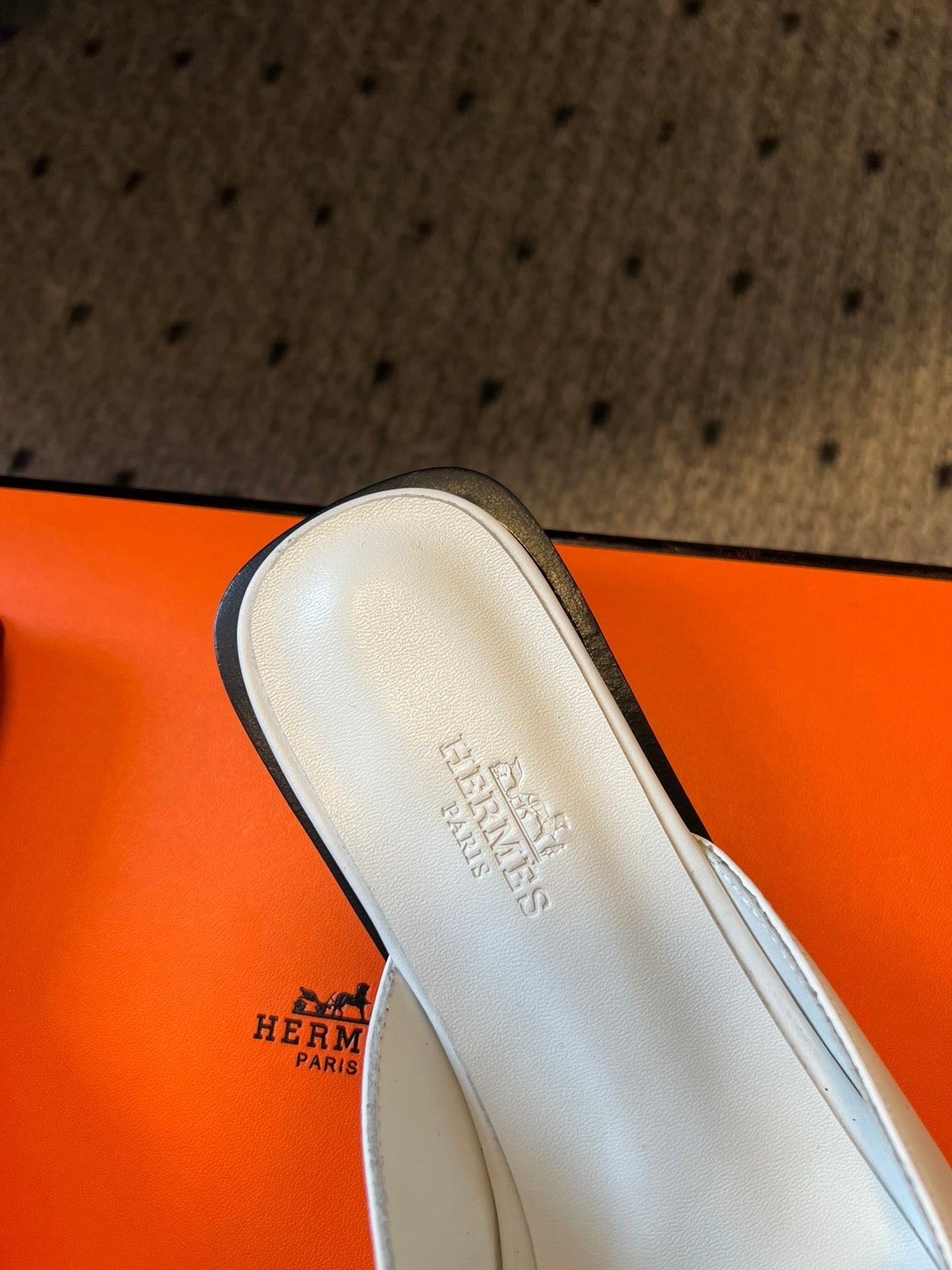 ILOT FLAT SANDAL IN WHITE CALFSKIN、mysite、Cacoeks