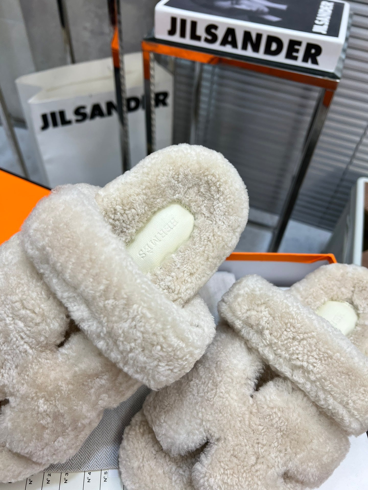 CHYPRE SLIPPERS IN BISQUE BEIGE LAMB WOOL、mysite、Cacoeks