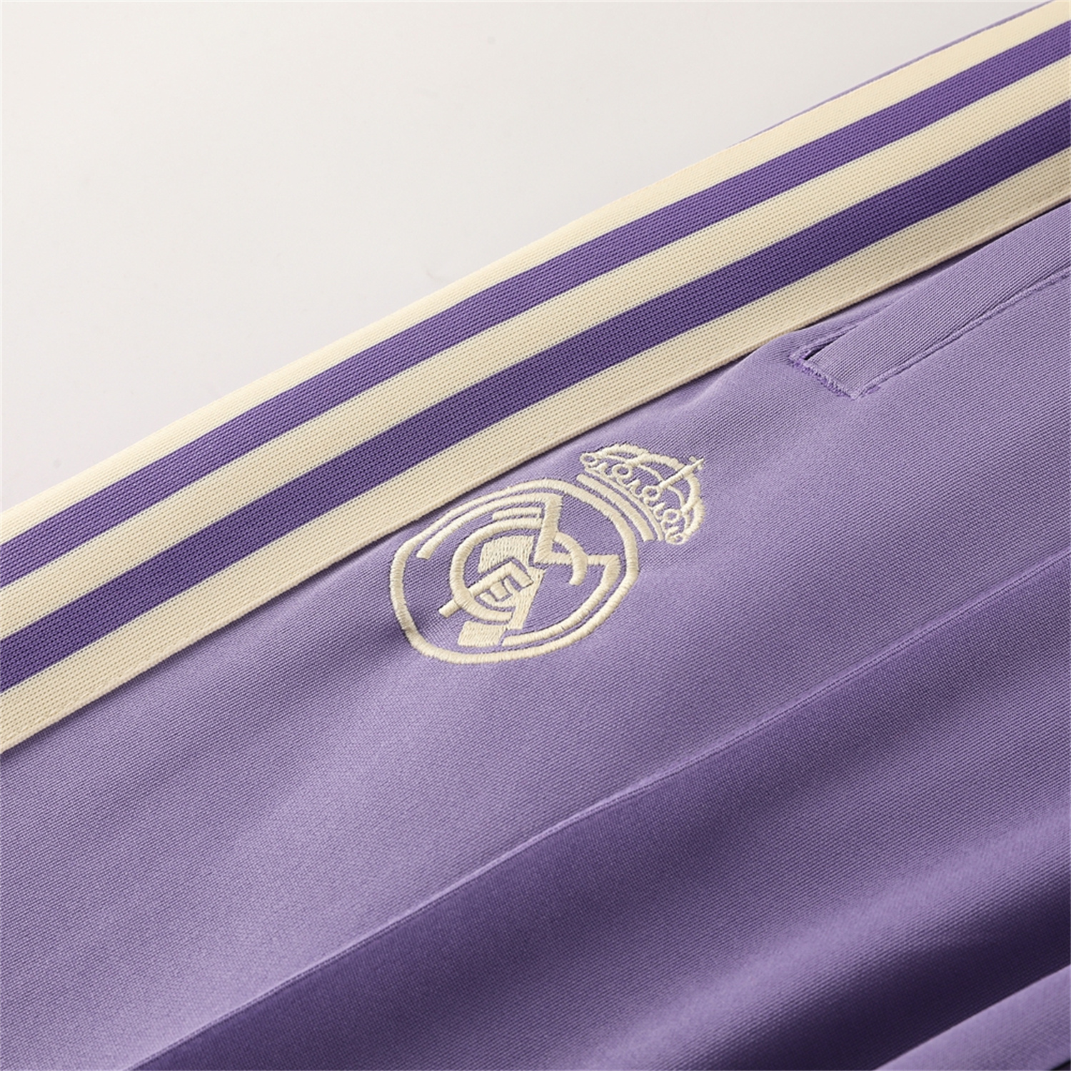 UltraTrikot-Real Madrid 24-25 Throwback Jacket Training Tracksuit - Off-white Jackets & Purple Pants