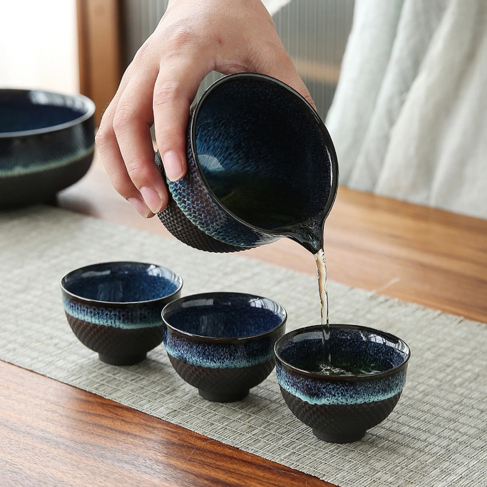 GEEK BAR-https://www.hot-toy.com/