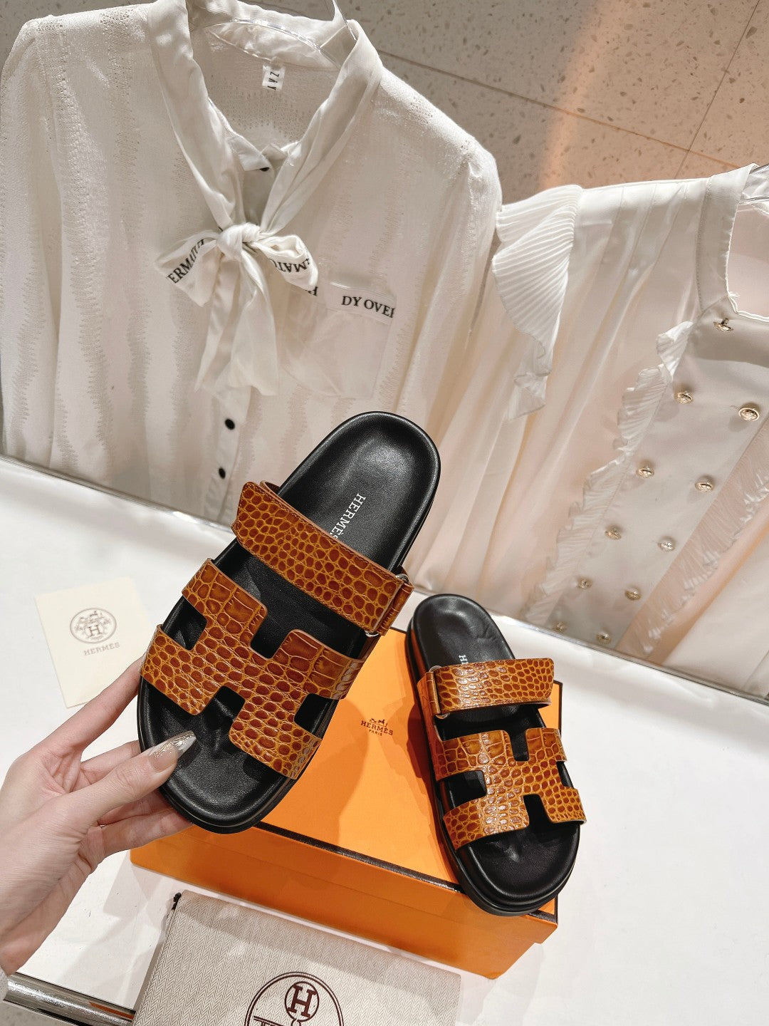 CHYPRE SANDAL BLACK AND BRIGHT BROWN LAMBSKIN、mysite、Cacoeks