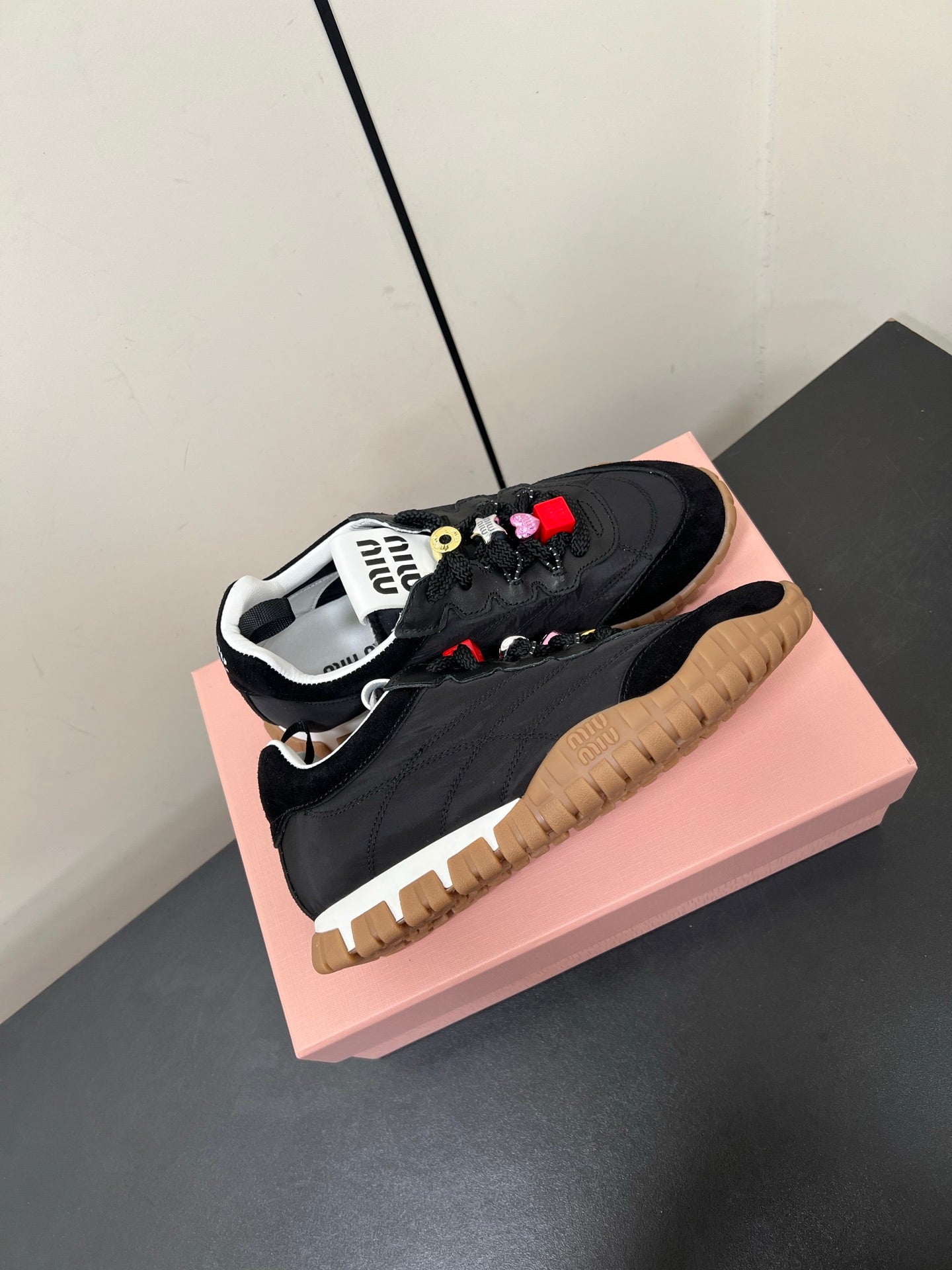 TYRE SNEAKERS IN BLACK TECHNICAL FABRIC AND SUEDE WITH STICKER、mysite、Cacoeks