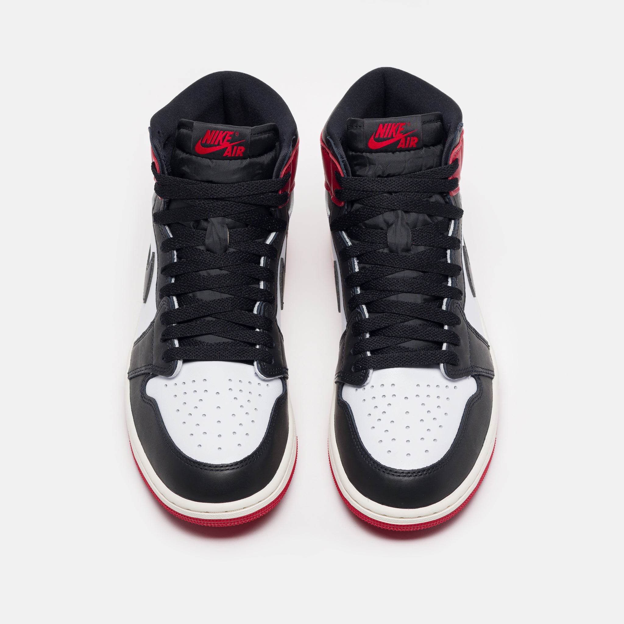 Air Jordan 1 Retro High OG Sneaker in White/Black/Varsity Red/Sail