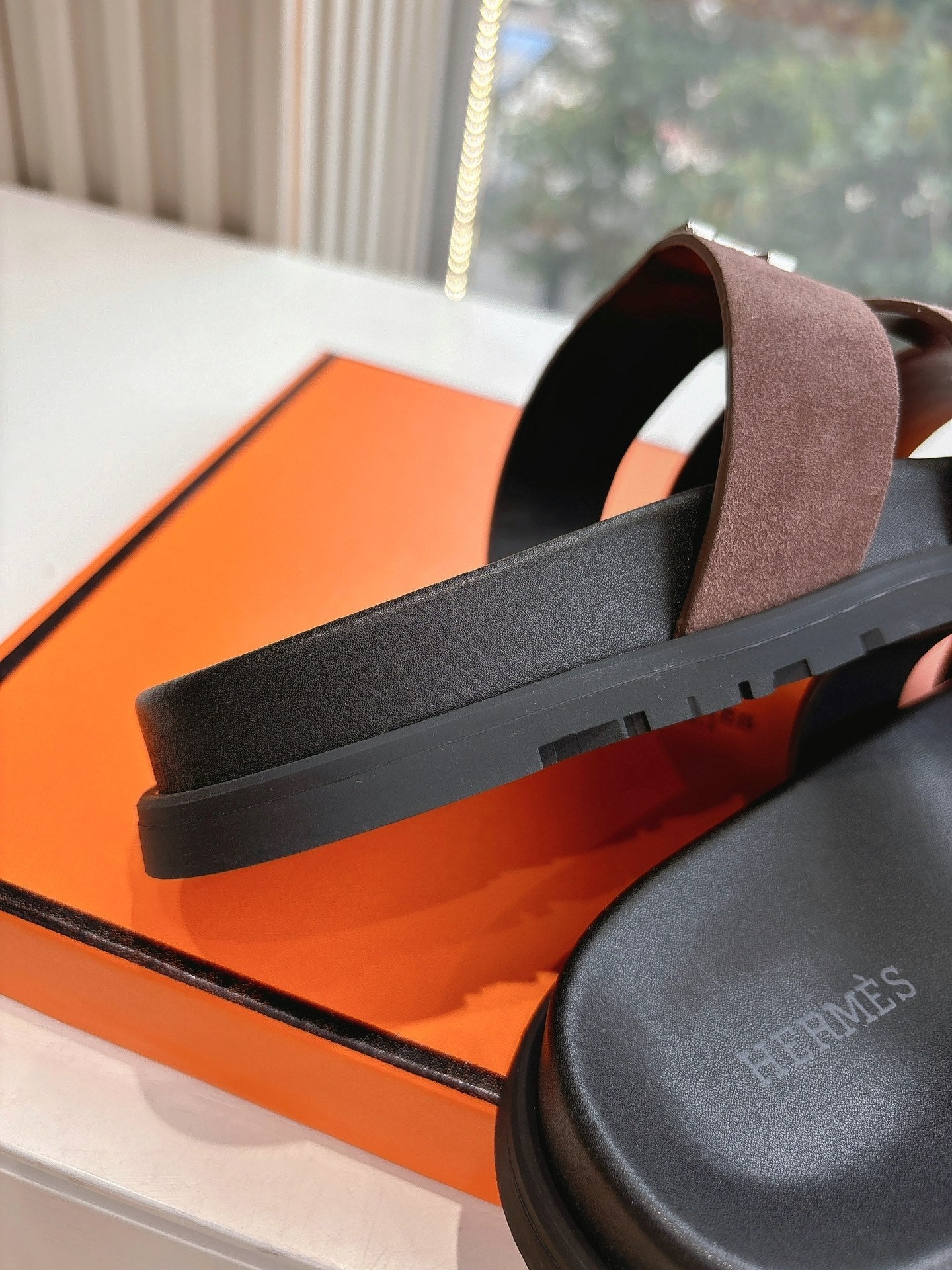 CHYPRE SANDAL IN MEDIUM BROWN SUEDE、mysite、Cacoeks