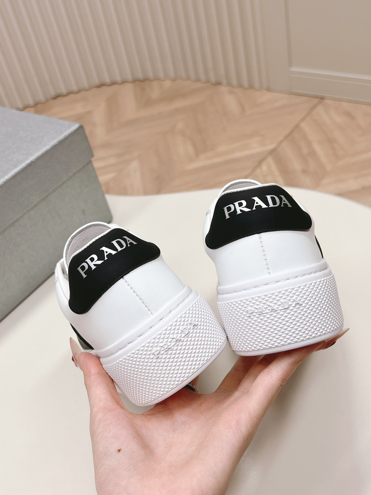 PRA LEATHER LOGO OUTLET SNEAKERS BLACK AND WHITE CALFSKIN、mysite、Cacoeks