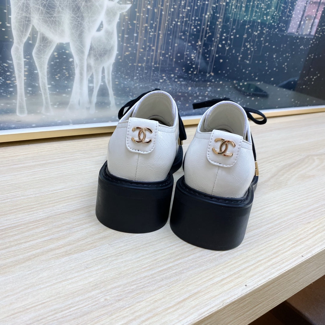 CC COMBAT OXFORD SHOES IN WHITE WRINKLED CALFSKIN AND BLACK GROSGRAIN WITH FAUX PEARL、mysite、Cacoeks