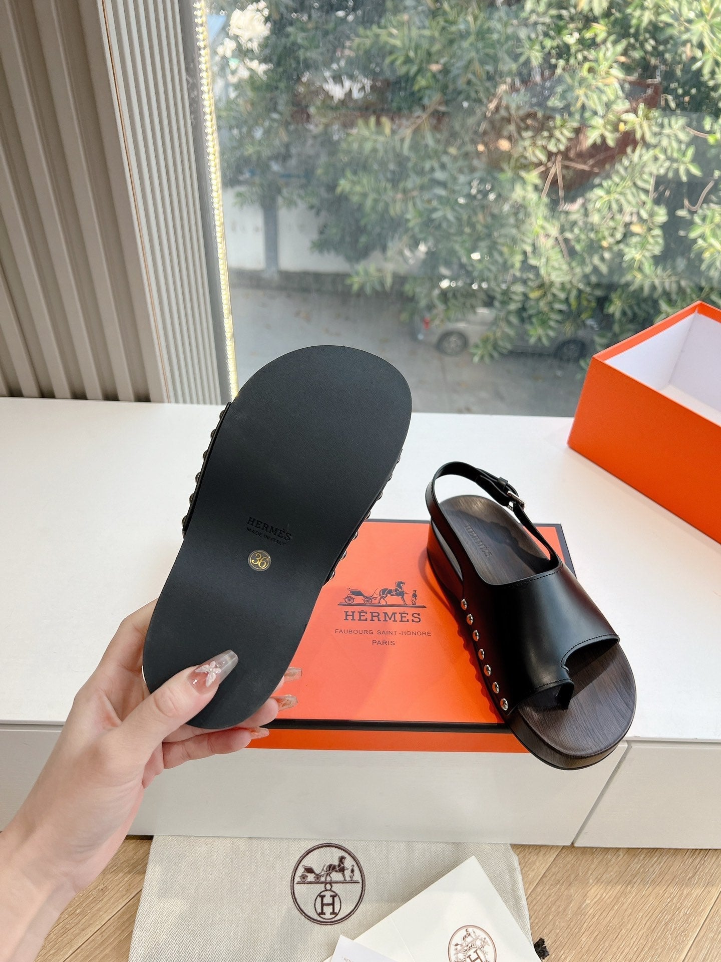 FLAT SANDAL IN BLACK CALFSKIN、mysite、Cacoeks