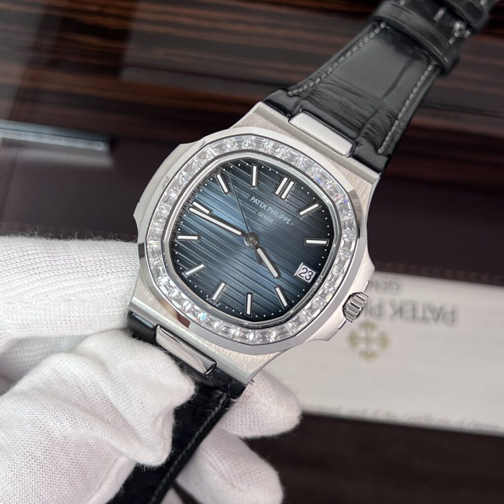 Đồng Hồ Patek Philippe Nautilus 5723 Replica 11 Dây Da Nam 40mm (1)