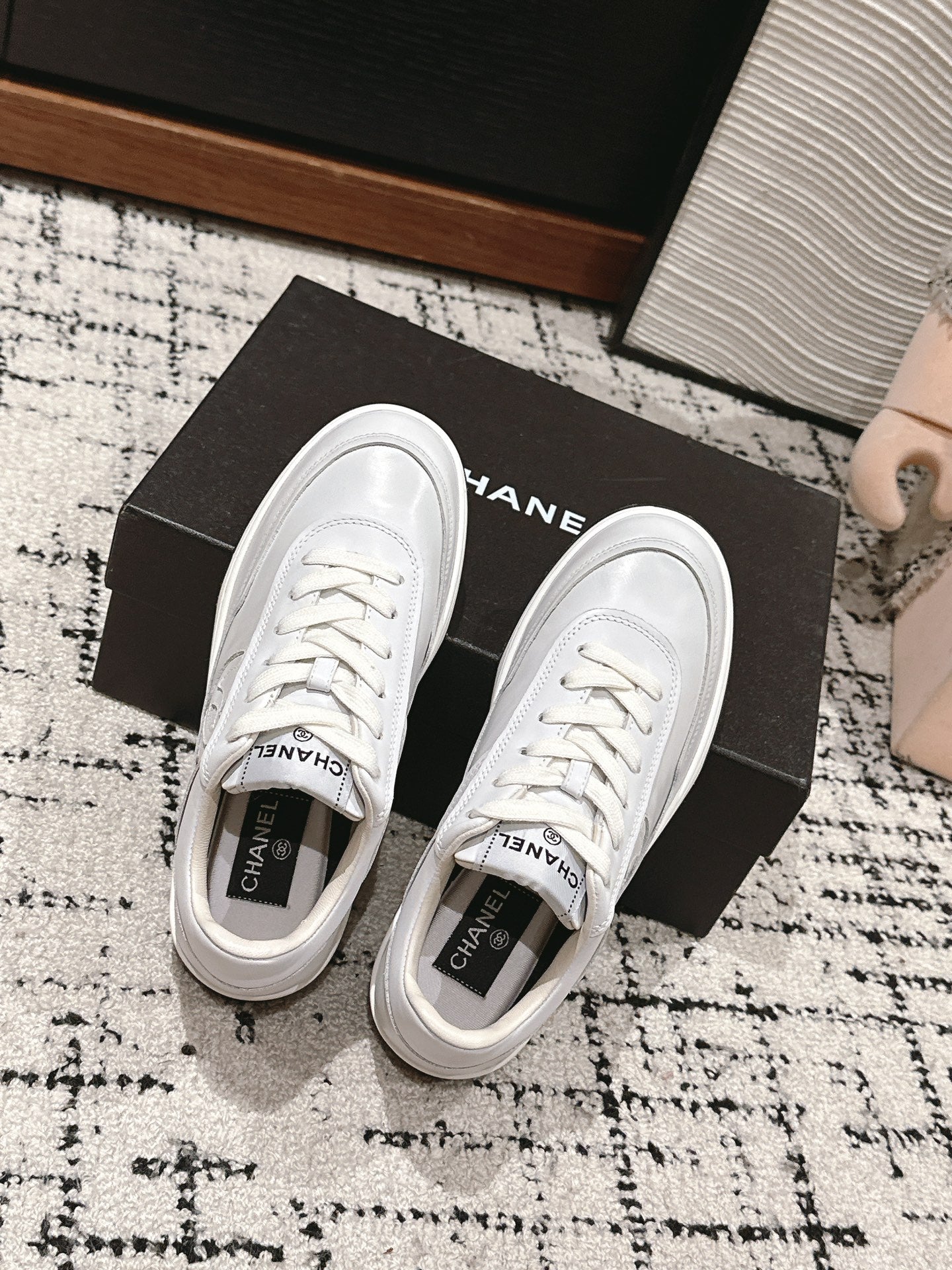 SNEAKER IN WHITE HAND-POLISHED CALFSKIN 977831、mysite、Cacoeks