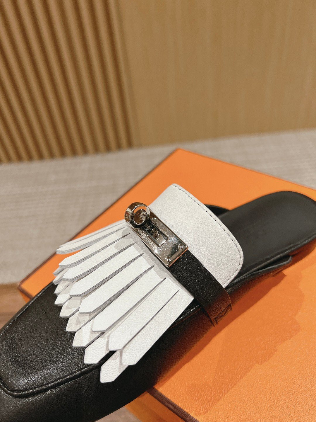 0Z Mule Fringed Black/White、mysite、Cacoeks