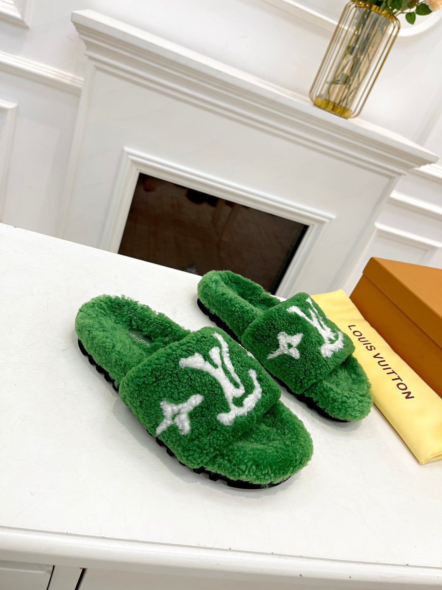 LV FLAT SLIPPER IN EMERALD GREEN MIX WHITE SHEARLING、mysite、Cacoeks