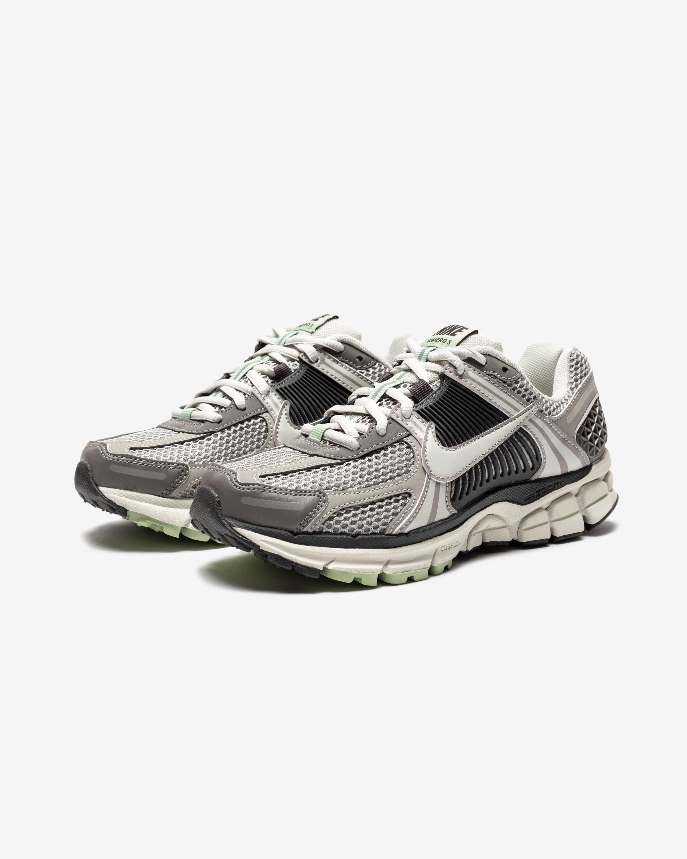NIKE WOMEN'S ZOOM VOMERO 5 - COBBLESTONE/ LIGHTBONE