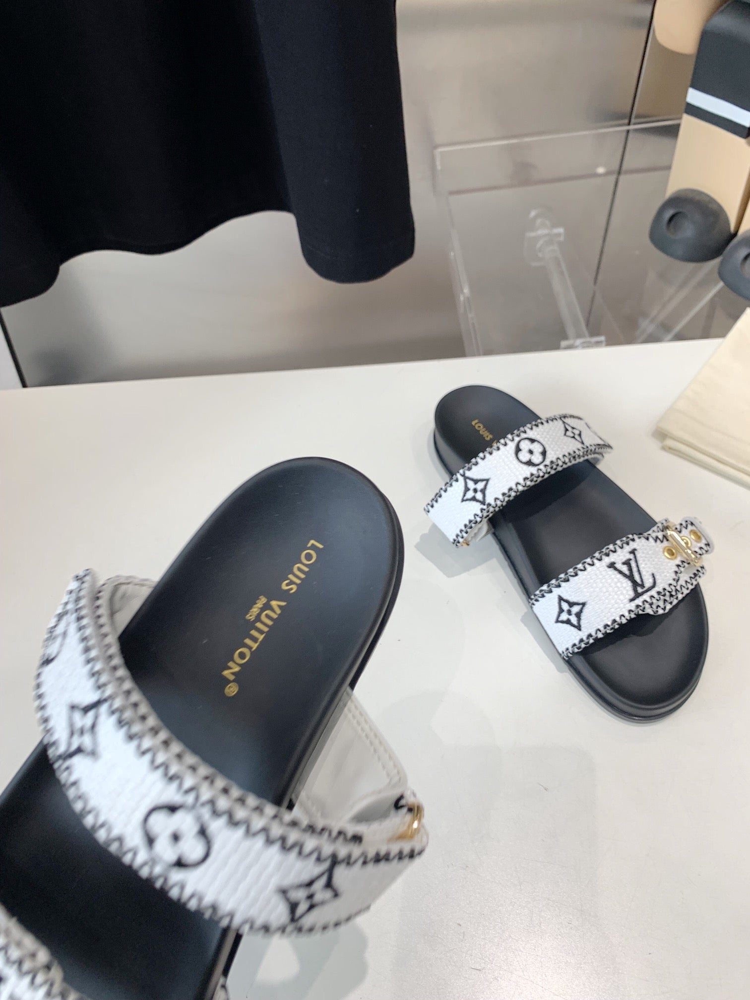 LV WOMEN SUNSET DAD SANDAL IN WHITE MIX BLACK MONOGRAM FABRIC MULE、mysite、Cacoeks