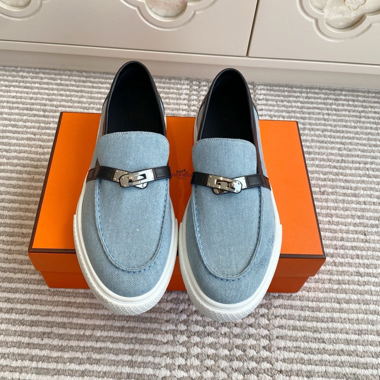 HM 25S SLIP-ON IN SKY BLUE CANVAS AND BLACK LAMBSKIN WITH SILVER HARDWARE、mysite、Cacoeks