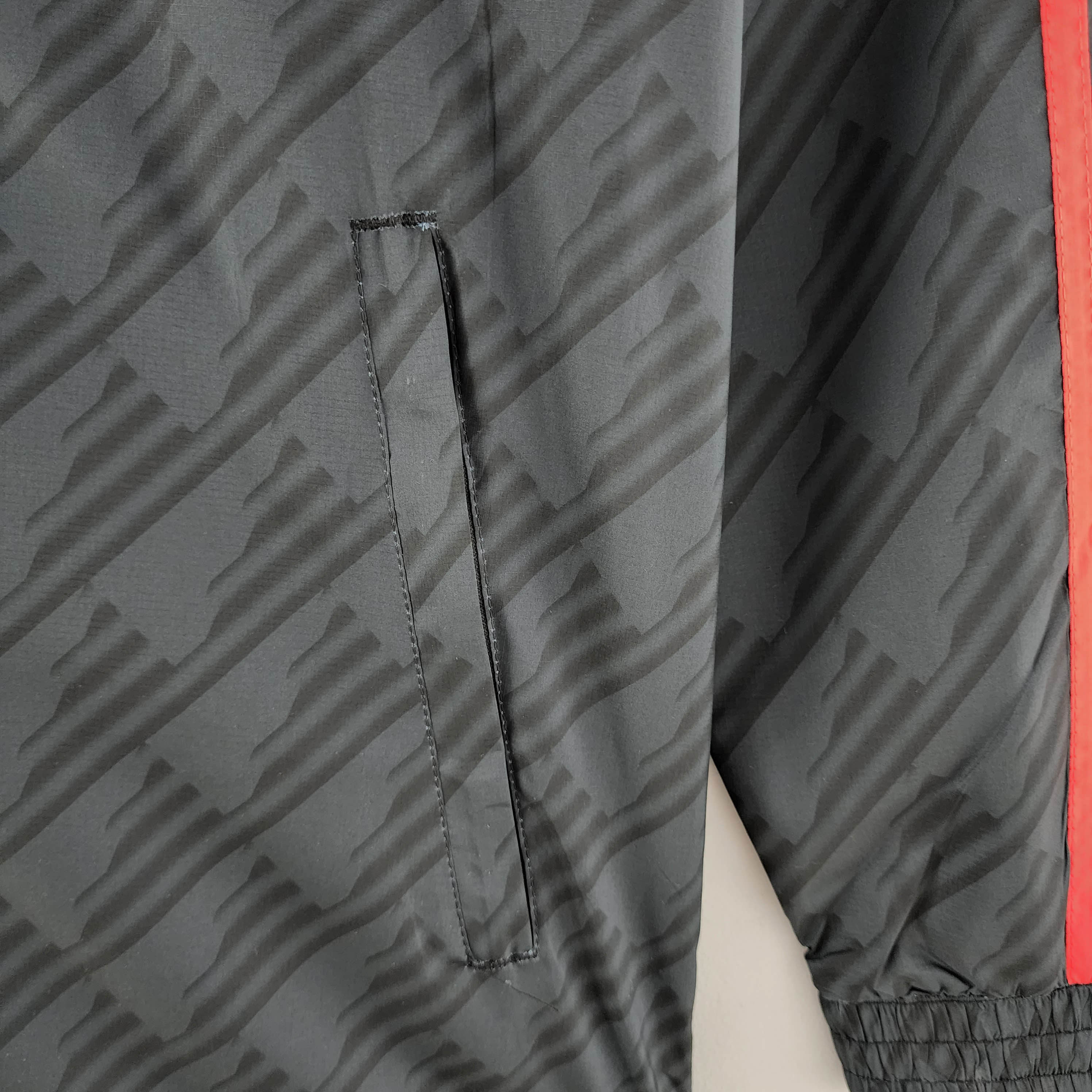 2022/2023 Manchester United Windbreaker Black Red Edge:football jersey mysite: unitedjerseyfootball 邓江浪:football