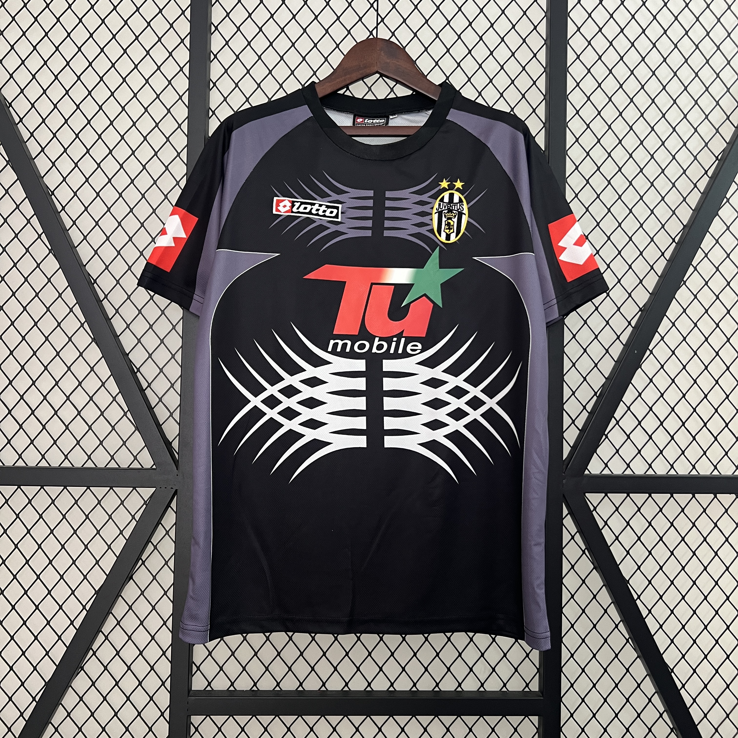 Higojerseys-Retro Juventus 2001-02 Black Goalkeeper Jersey