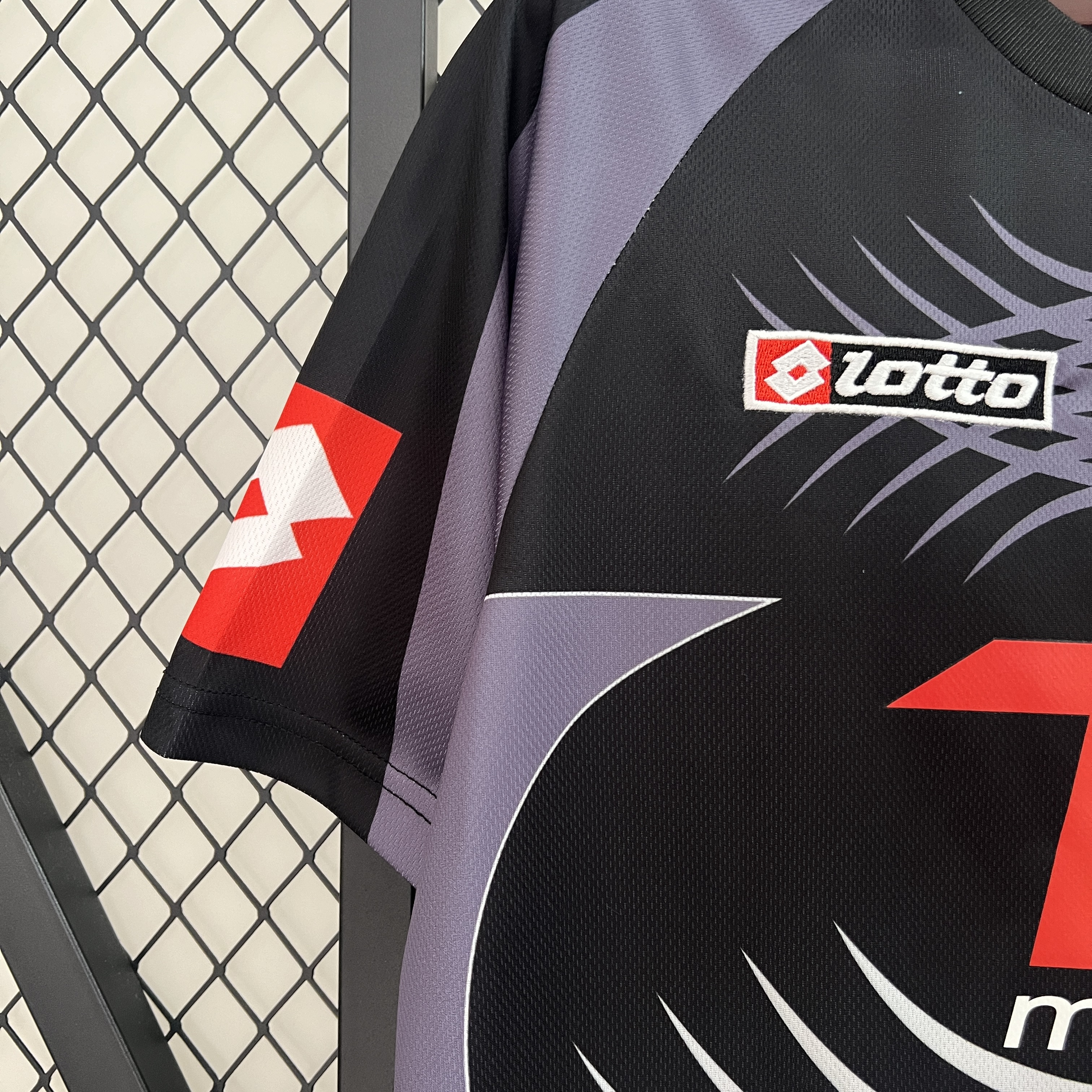 ManixJersey.com | Retro Juventus 2001-02 Black Goalkeeper Jersey -Customize Name, Number and Patch | Worldwide Shipping