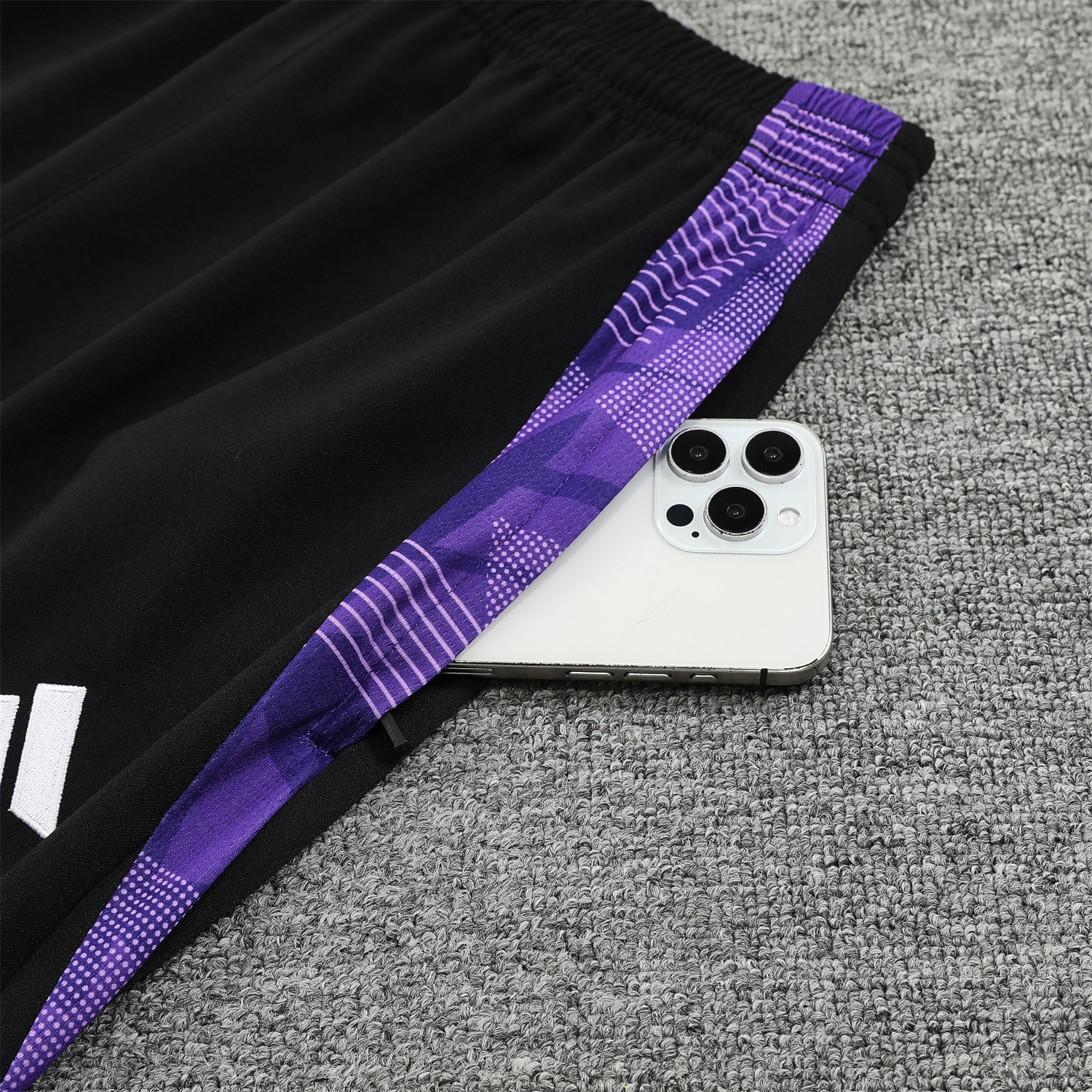 ManixJersey.com | Real Madrid 24-25 Training Hoodie Set - Black Hoodie and Black Pants -Customize Name, Number and Patch | Worldwide Shipping