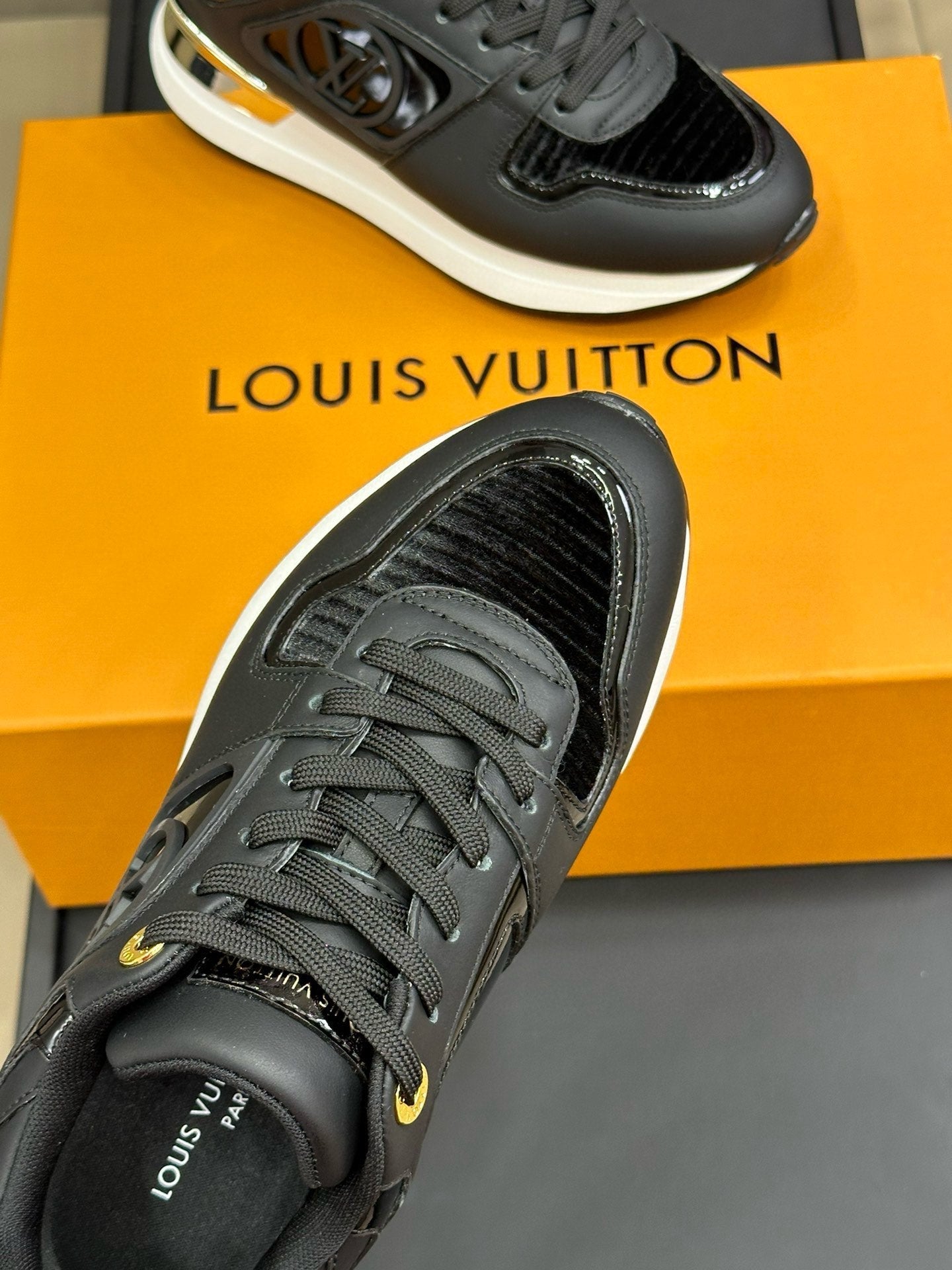 LV NEO RUN AWAY SNEAKER IN BLACK CALFSKIN、mysite、Cacoeks