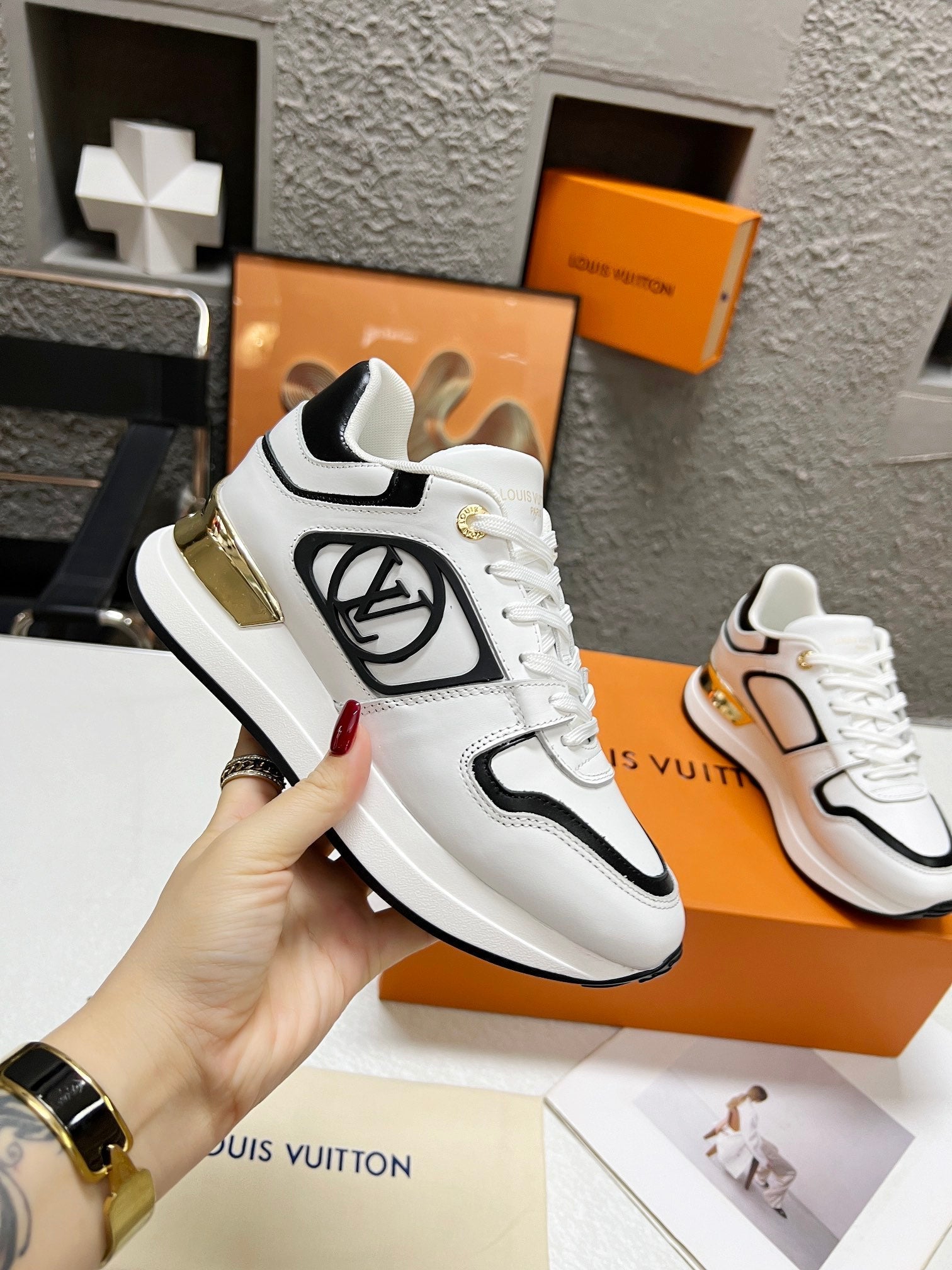 LV WOMEN SNEAKER IN WHITE MIX BLACK CALFSKIN、mysite、Cacoeks