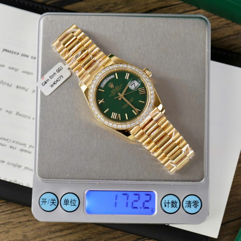 Đồng Hồ Rolex Day-Date Mặt Xanh Lá Cây Chế Tác Bọc Vàng Thật Viền Đính Kim Cương Moissanite Xưởng GM 40mm (2)