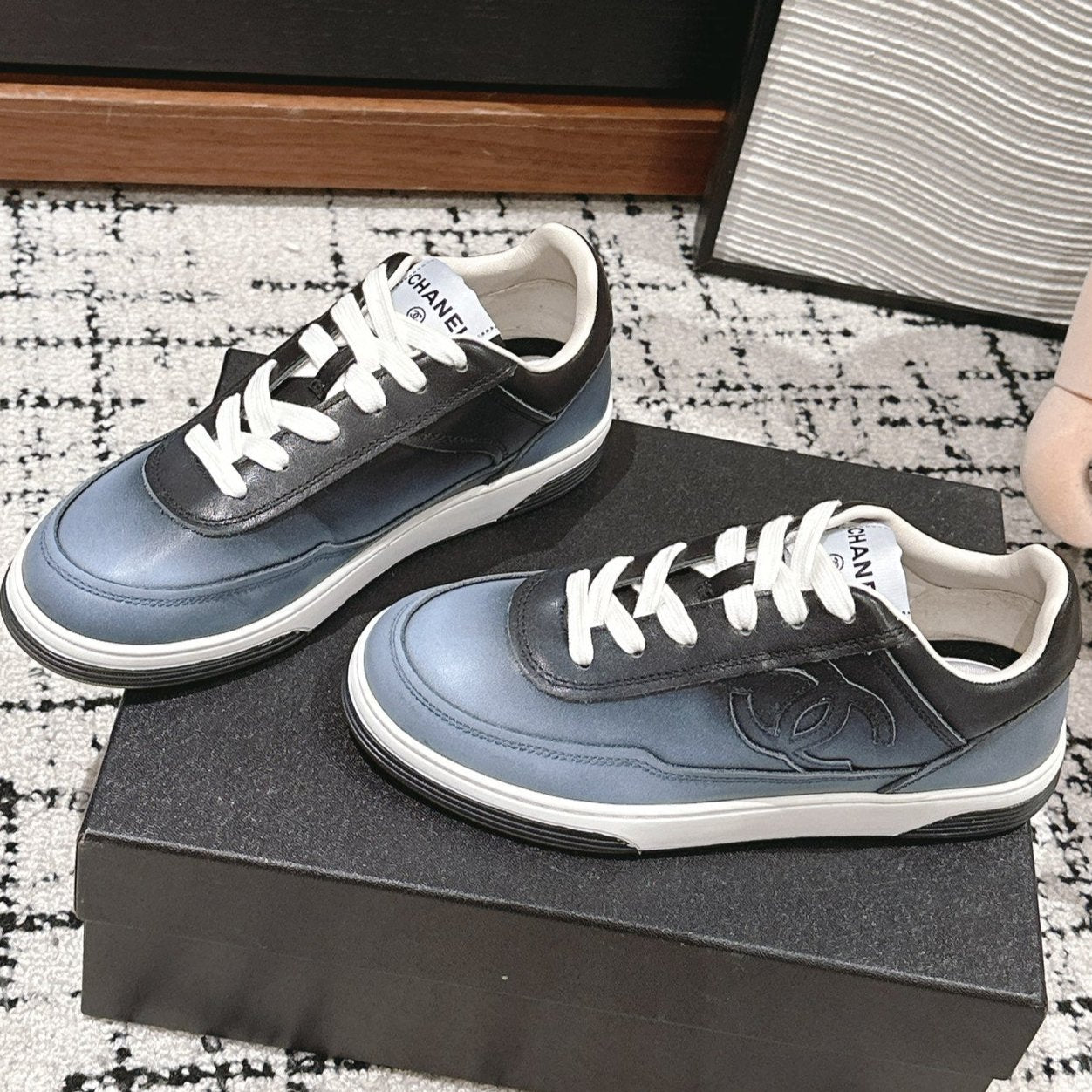 SNEAKER IN BLACK MIX COOL GRAY HAND-POLISHED CALFSKIN 977825、mysite、Cacoeks