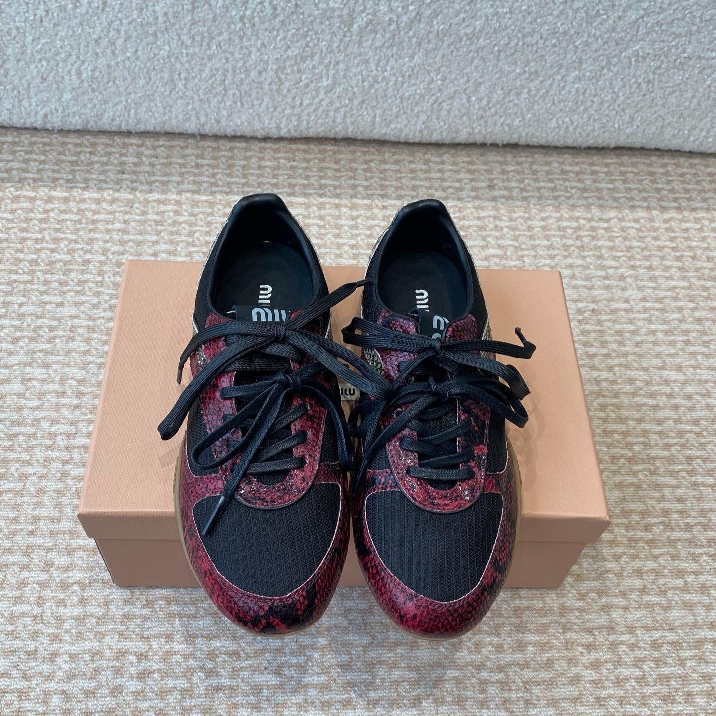 GYMNASIUM SNEAKER IN BLACK FABRIC AND BLACK RED SNAKE EFFECT CALFSKIN、mysite、Cacoeks