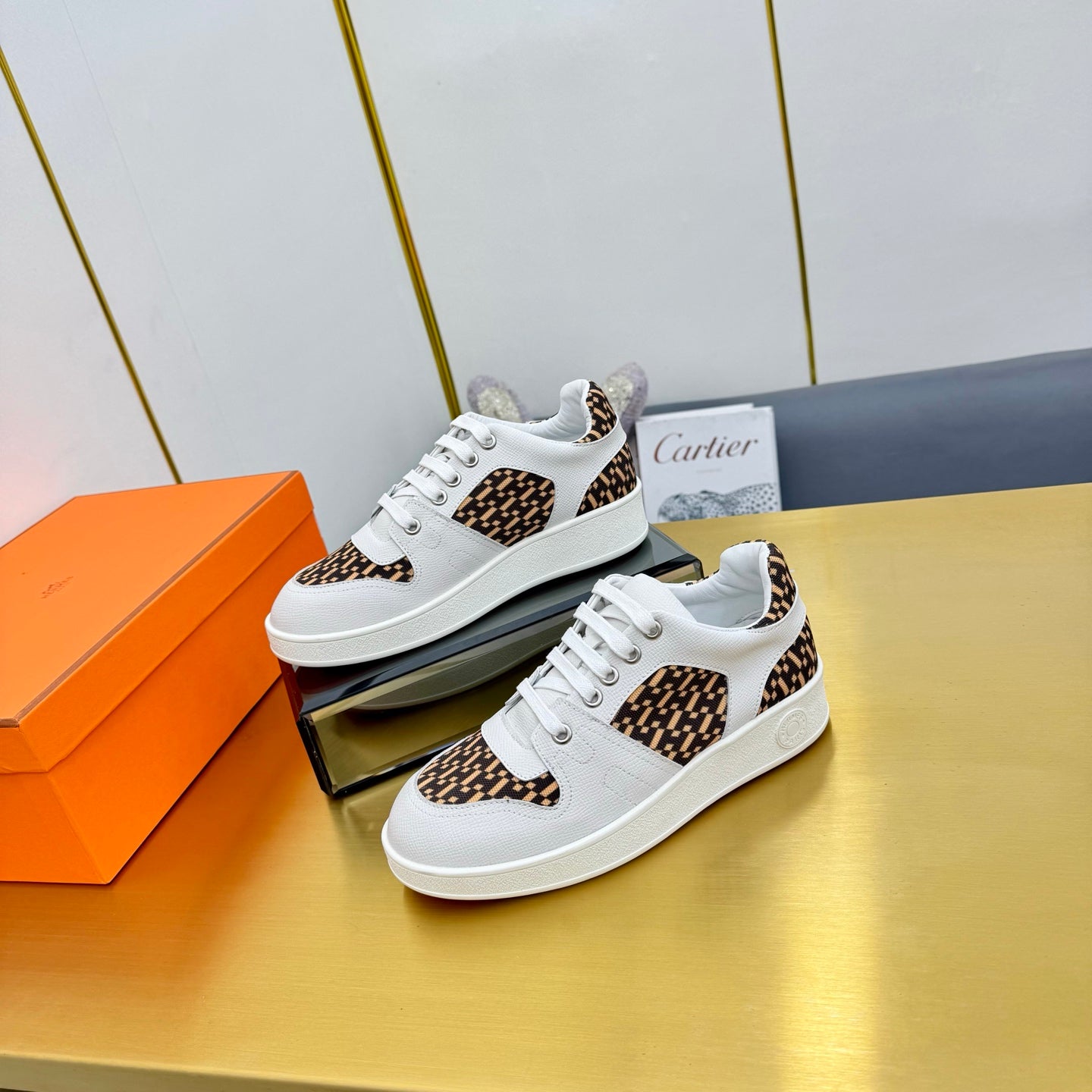 FREE SNEAKER IN WHITE CALFSKIN AND "H EN BIAIS" BROWN CANVAS、mysite、Cacoeks