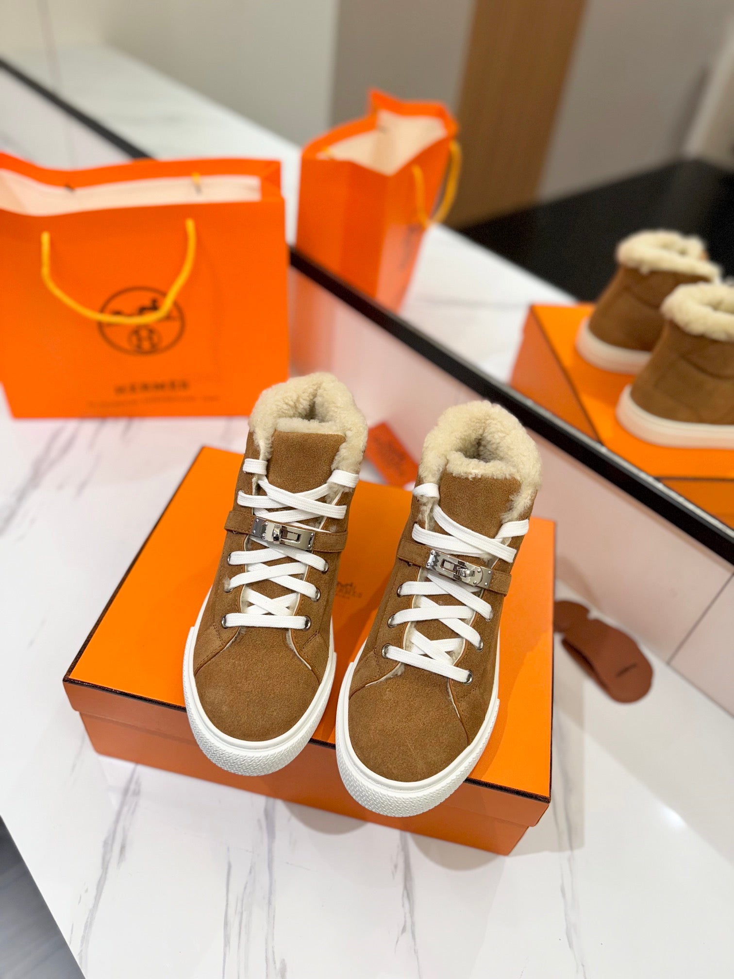 CHEALSEA BOOTS IN BRONZE BROWN SUEDE AND FLEECE LINING、mysite、Cacoeks