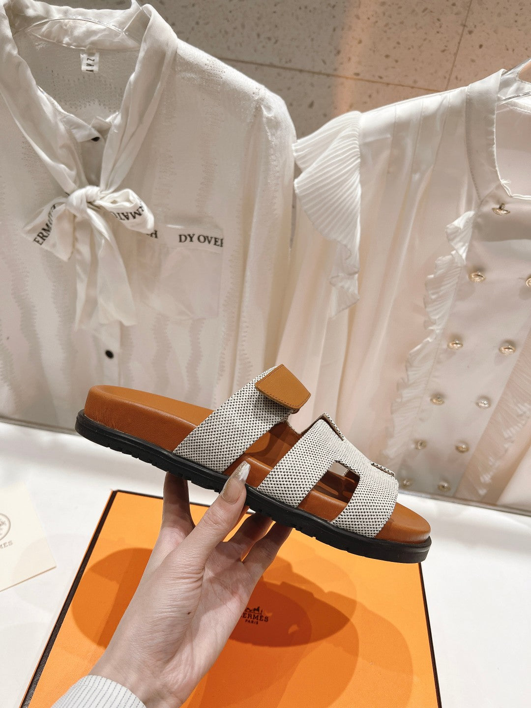 CHYPRE SANDAL BRIGHT BROWN LAMBSKIN AND SILVER DENIM、mysite、Cacoeks