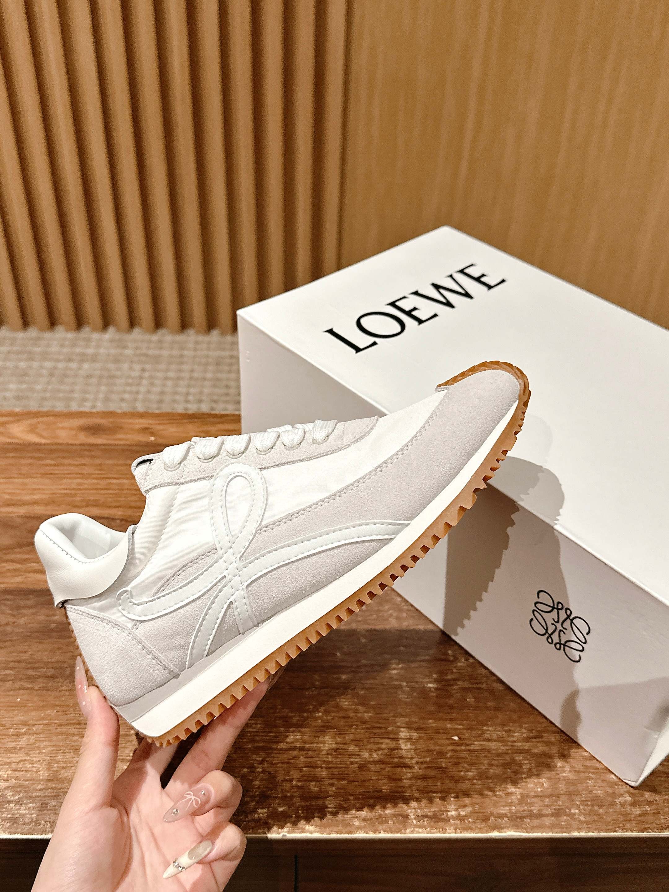 FLOW RUNNER SNEAKER IN LIGHT GRAY SUEDE AND WHITE SHEEPSKIN、mysite、Cacoeks