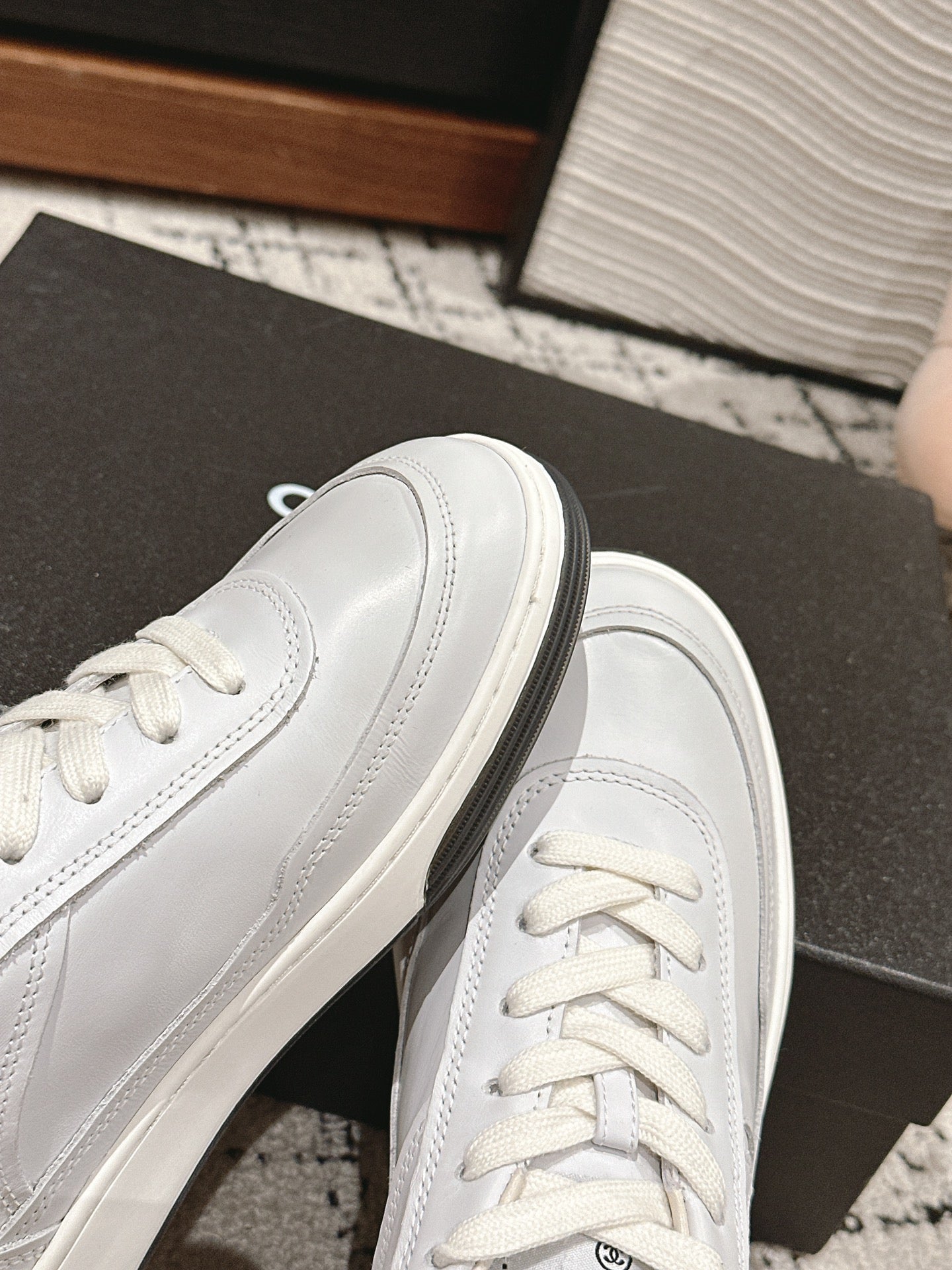 SNEAKER IN WHITE HAND-POLISHED CALFSKIN 977831、mysite、Cacoeks
