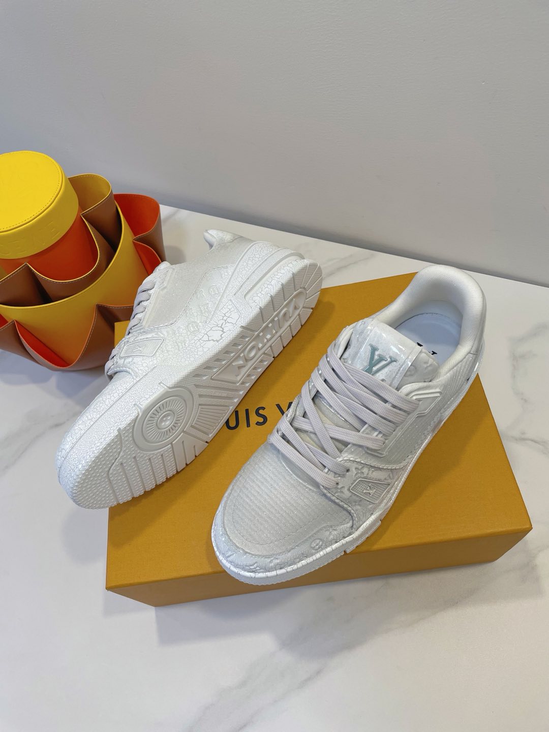 LV TRAINER MAXI SNEAKER IN WHITE EMBOSSED CALFSKIN、mysite、Cacoeks