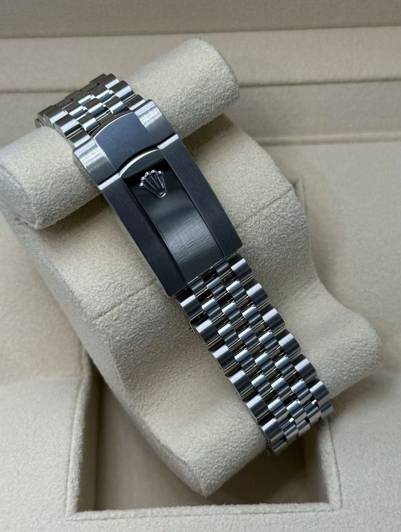 Rolex Datejust 41mm Super Clone Swiss ReplicaWatch Grey Rhodium Dial Ref 126334 3235S wiss Movement