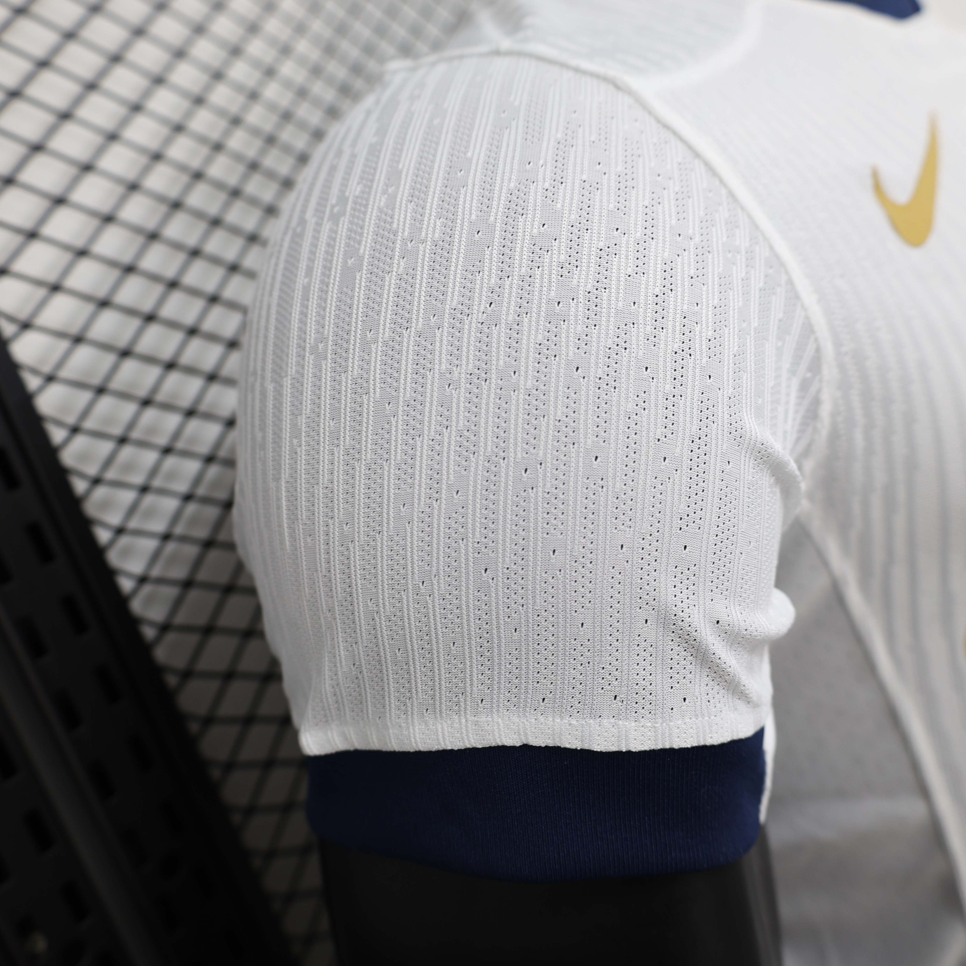 2025/2026 Player Version Barcelona Special Edition White Football Shirt 1:1 Thai Quality:football jersey mysite: unitedjerseyfootball 邓江浪:football