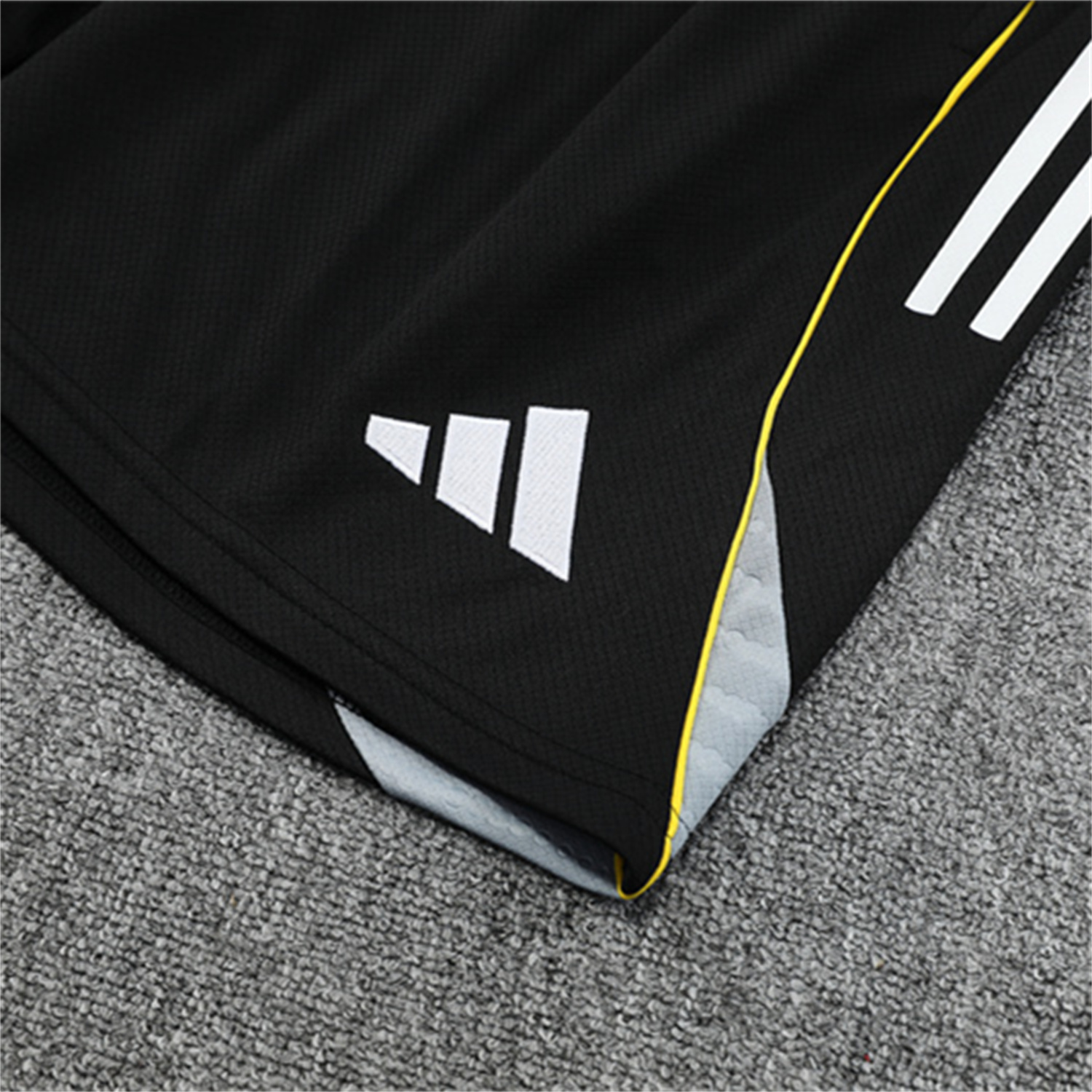 UltraTrikot-Real Madrid 25-26 Short-Sleeve Training Set - Yellow Line Black Top and Black Shorts