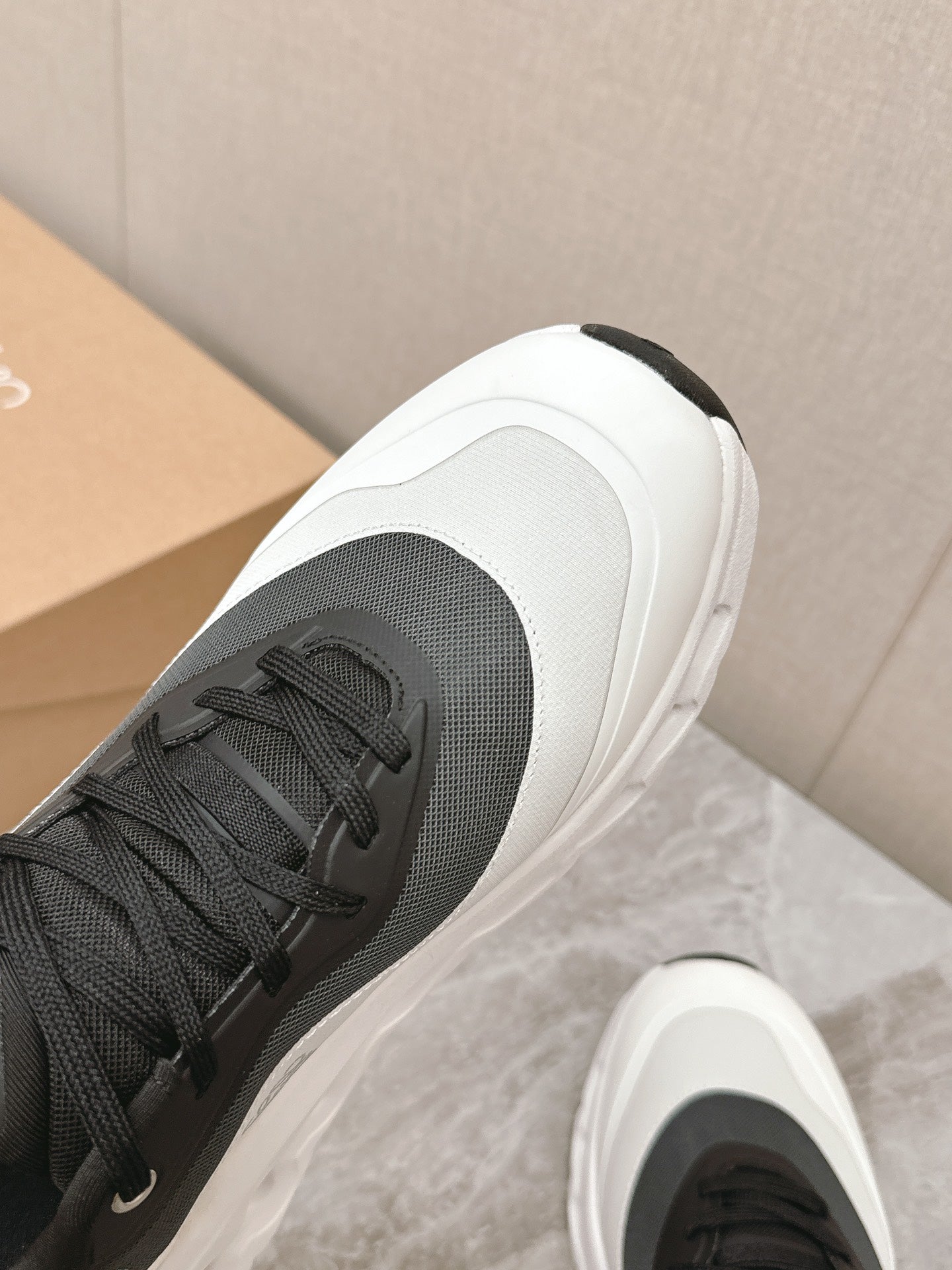 RUN SNEAKER IN WHITE MIX BLACK SUEDE AND MESH FABRIC、mysite、Cacoeks