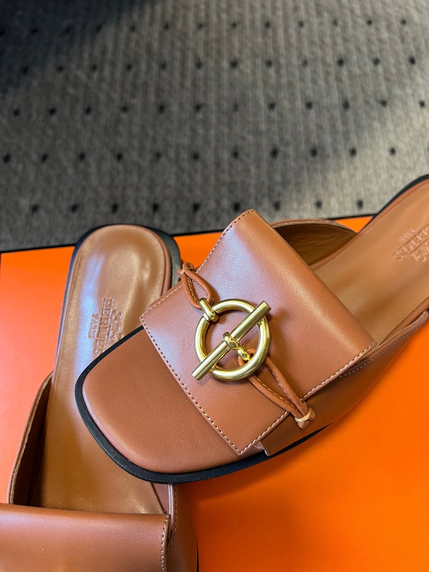 ILOT FLAT SANDAL IN BRONZE BROWN CALFSKIN、mysite、Cacoeks