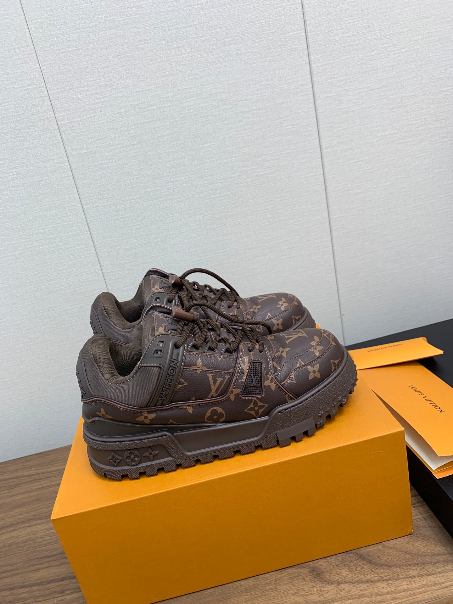 LV TRAINER IN CHOCOLATE BROWN MONOGRAM CALFSKIN、mysite、Cacoeks