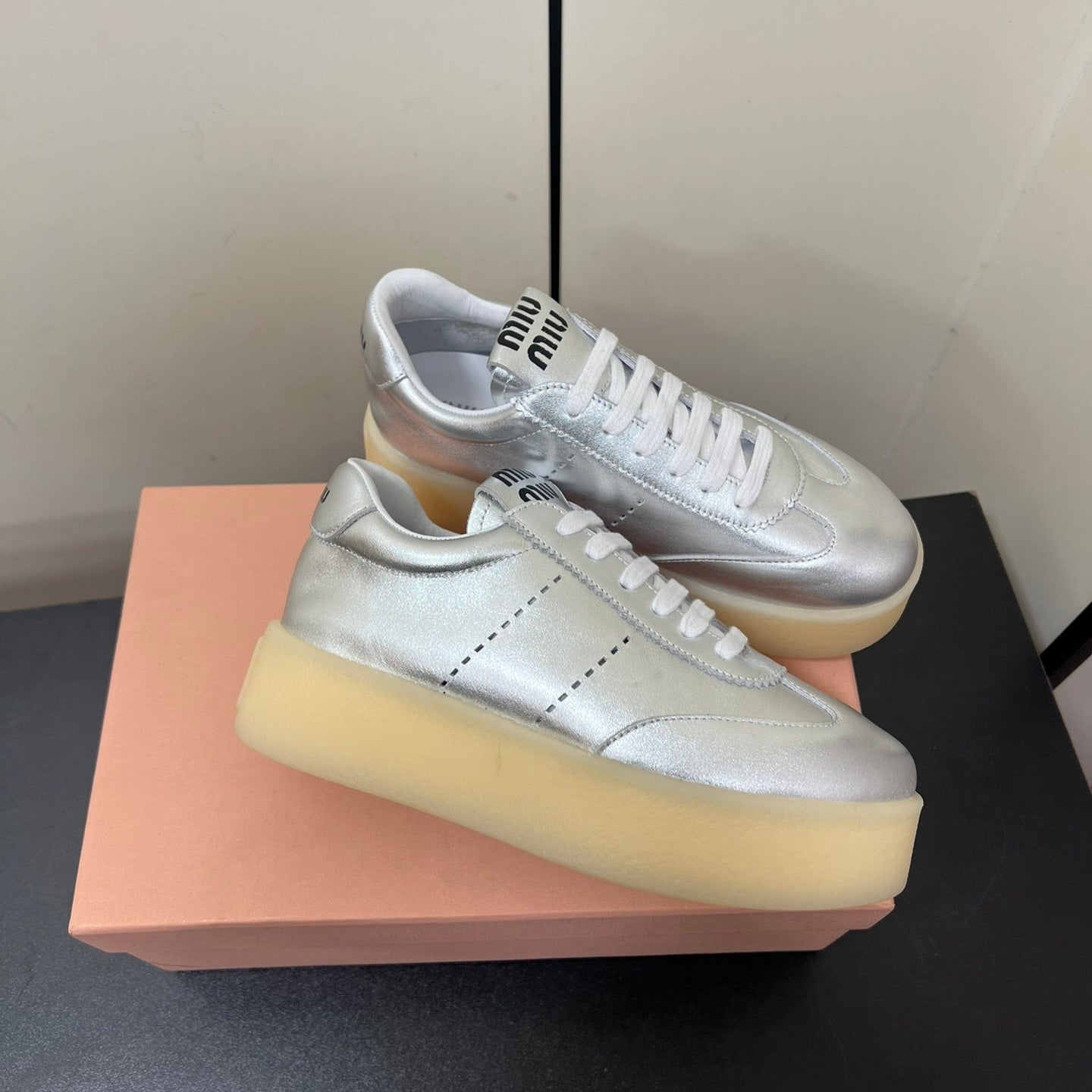 THICK-SOLED RETRO SNEAKERS IN SILVER METALLIC SMOOTH LAMBSKIN、mysite、Cacoeks