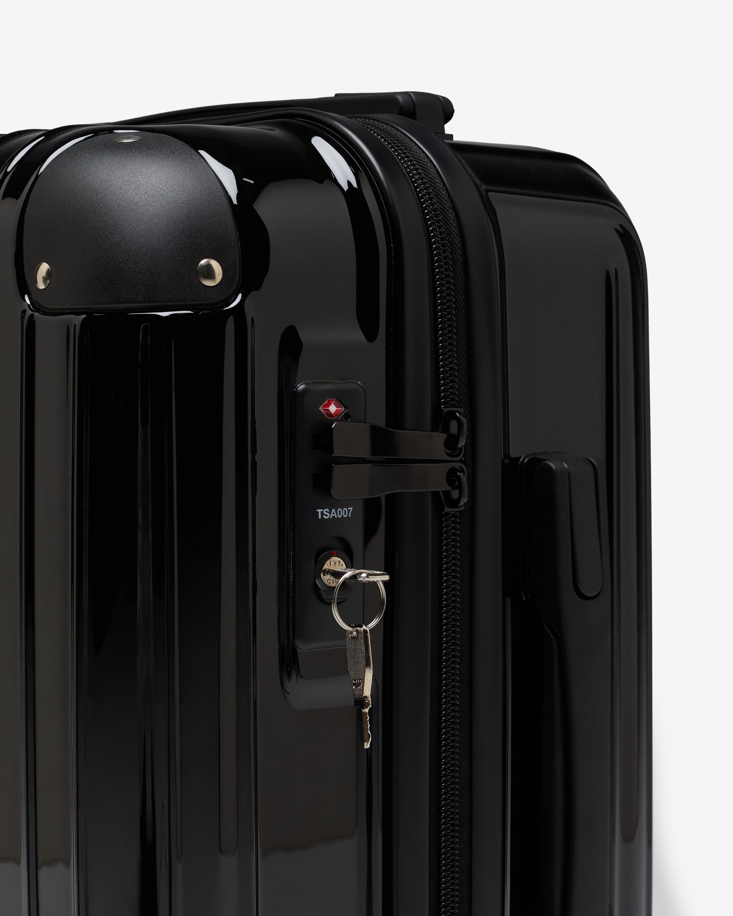 UNDEFEATED CARRY-ON LUGGAGE