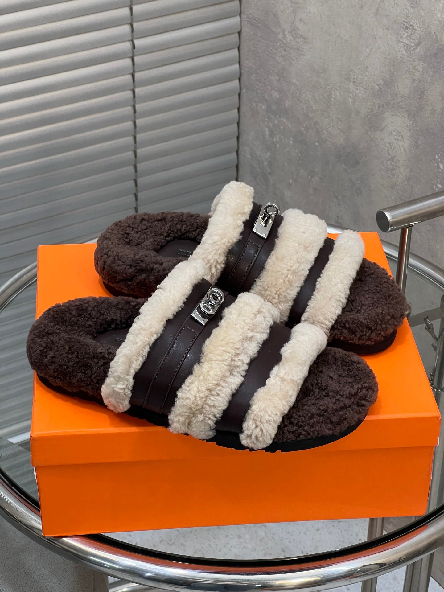 HM 25S SANDAL IN BEIGE WOOL AND DARK BROWN LAMBSKIN WITH SILVER HARDWARE、mysite、Cacoeks